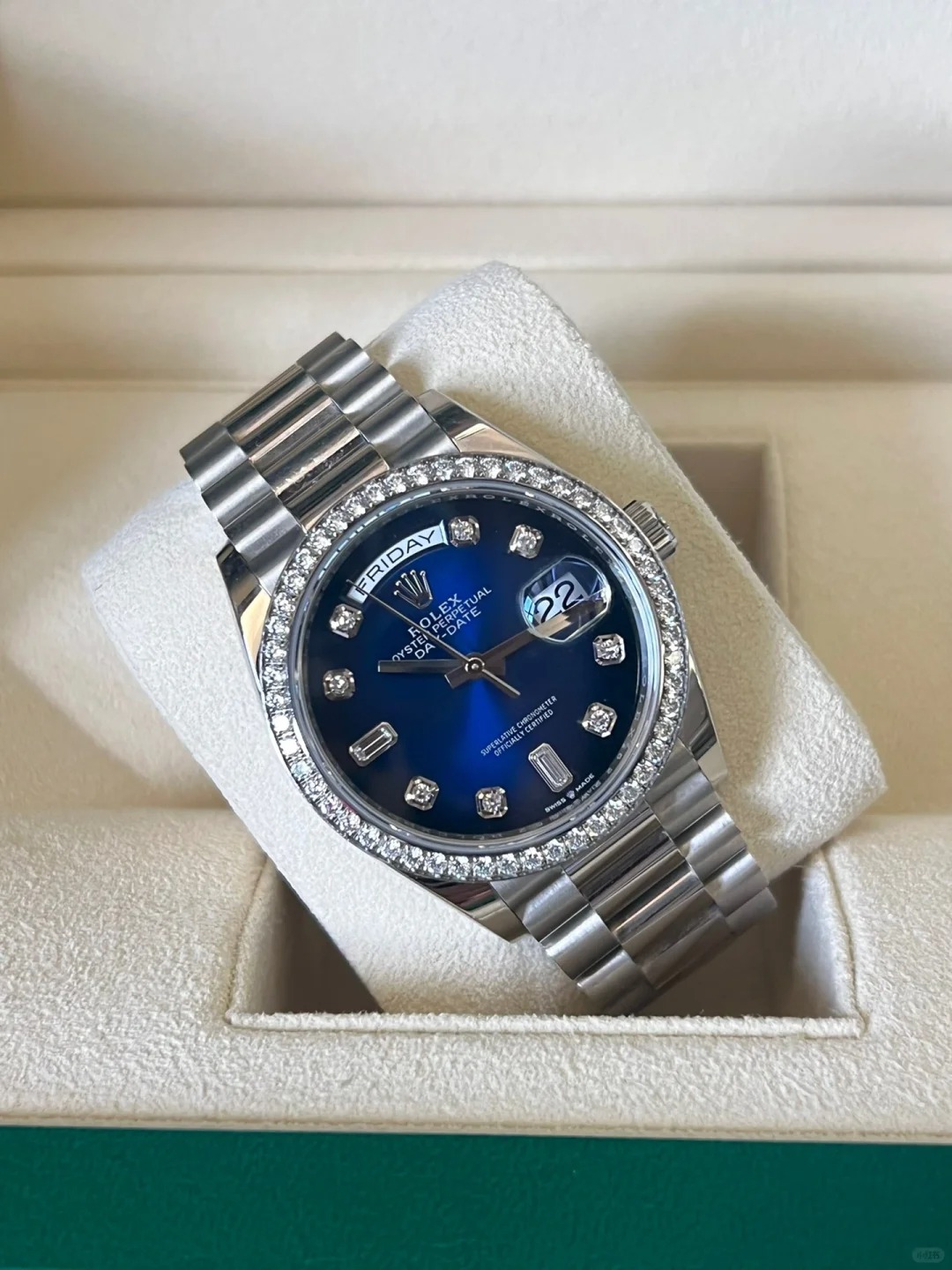 The Oyster Perpetual Day-Date 36 in 18 ct white gold features a graduated blue dial set with diamonds, a diamond-set bezel and a President bracelet. -m128399tbr-0007