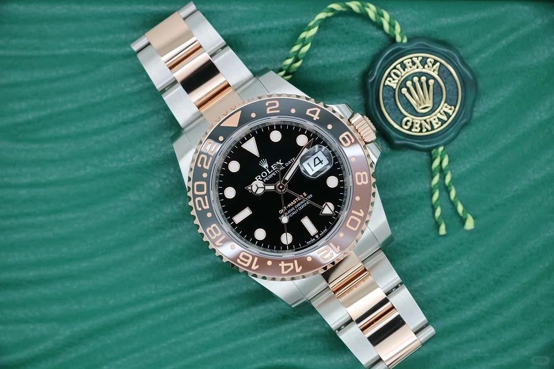 The Oyster Perpetual GMT-Master II is available in Everose gold and Oyster steel with a black dial and Oyster bracelet. -m126711chnr-0002 40mm