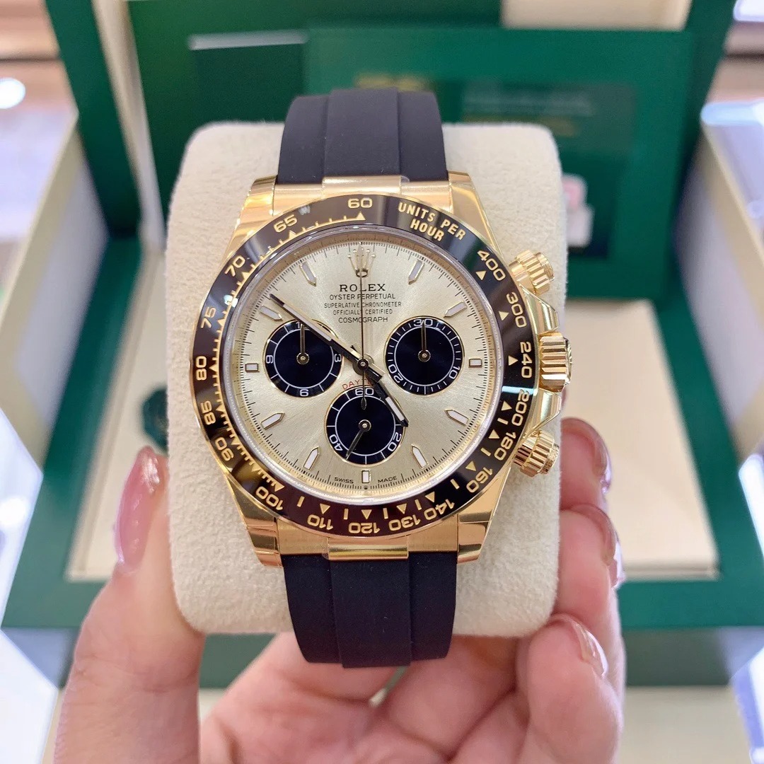 The Oyster Perpetual Cosmograph Daytona in 18 ct yellow gold with a gold and gloss black dial and an Oysterflex strap with a black Cerachrom bezel with tachymeter. -m126518ln-0012 40mm