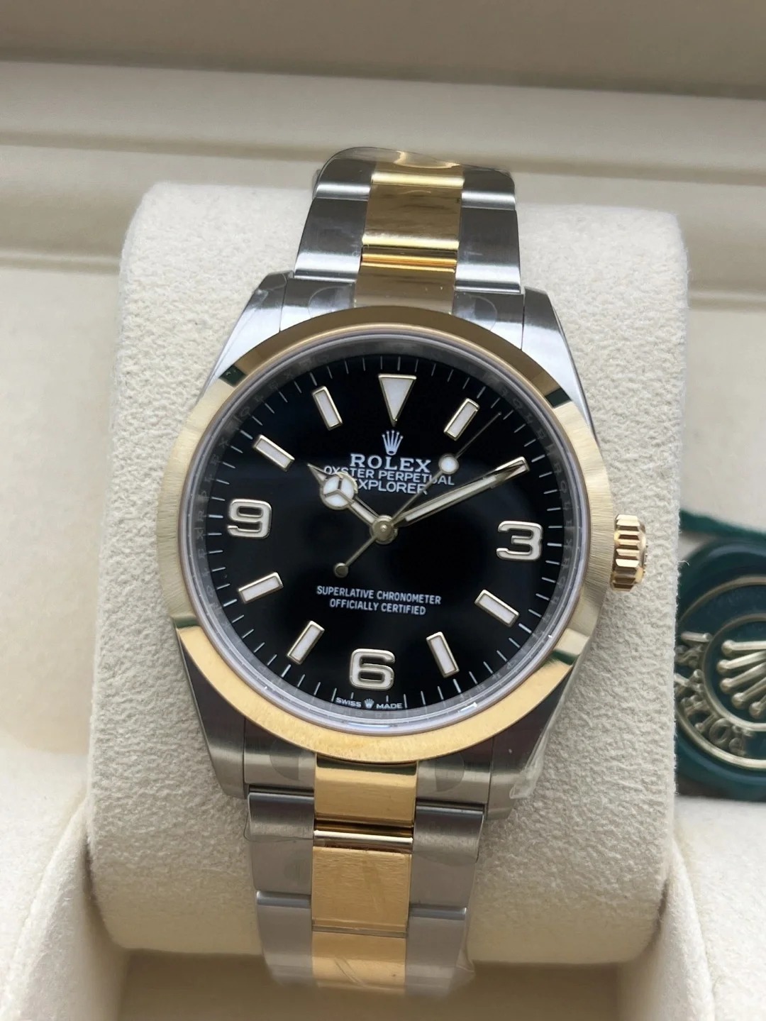 The Oyster Perpetual Explorer 36 is available in yellow gold and Oystersteel with a distinctive black dial featuring Chromalight numerals 3, 6 and 9. -m124273-0001