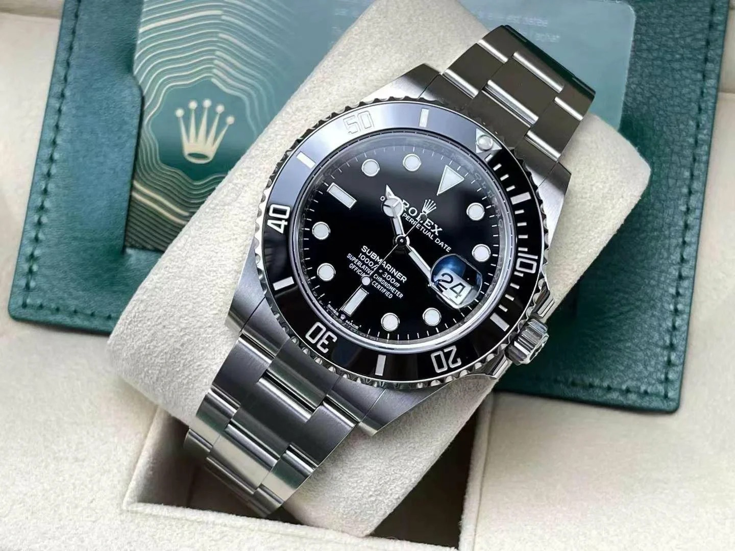 The Oyster Perpetual Submariner Date in Oyster steel with black Cerachrom insert in ceramic, black dial and oversized luminescent hour markers. -m126610ln-0001 41mm