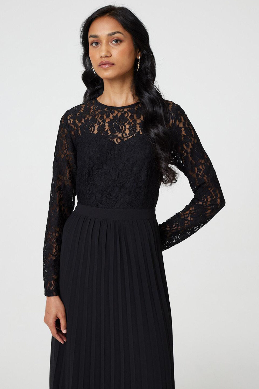 Izabel London – Lace Trim Pleated Long Sleeve Midi Dress