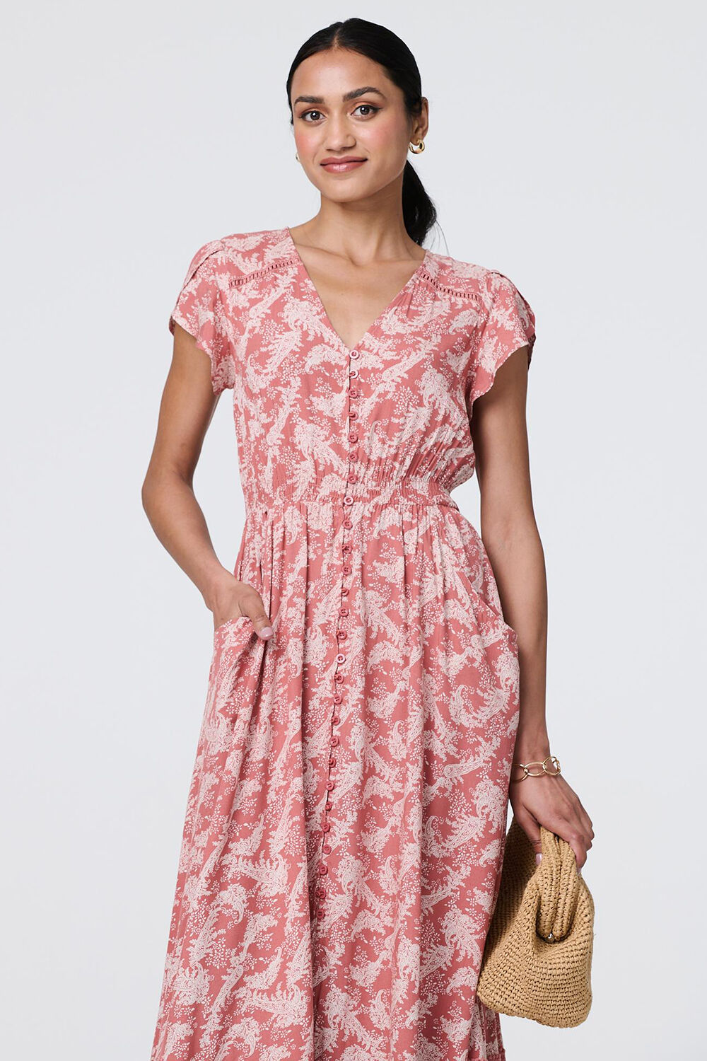 Izabel London – Paisley Print A-Line Tiered Maxi Dress