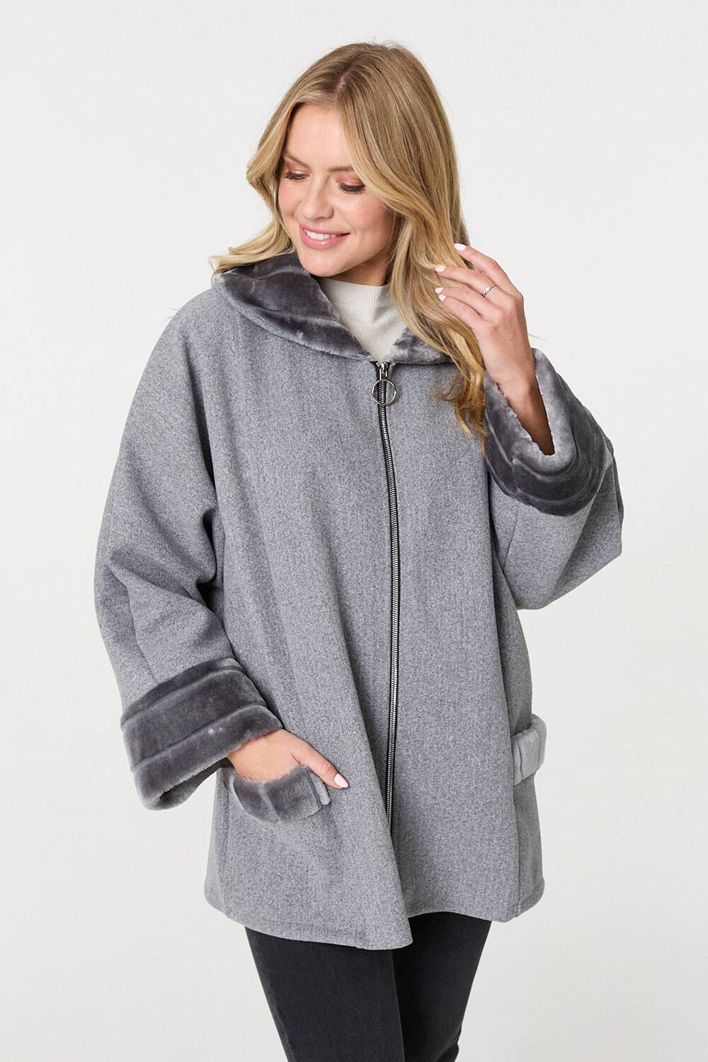 Izabel London – Faux Fur Trim Zip-Up Relaxed Jacket