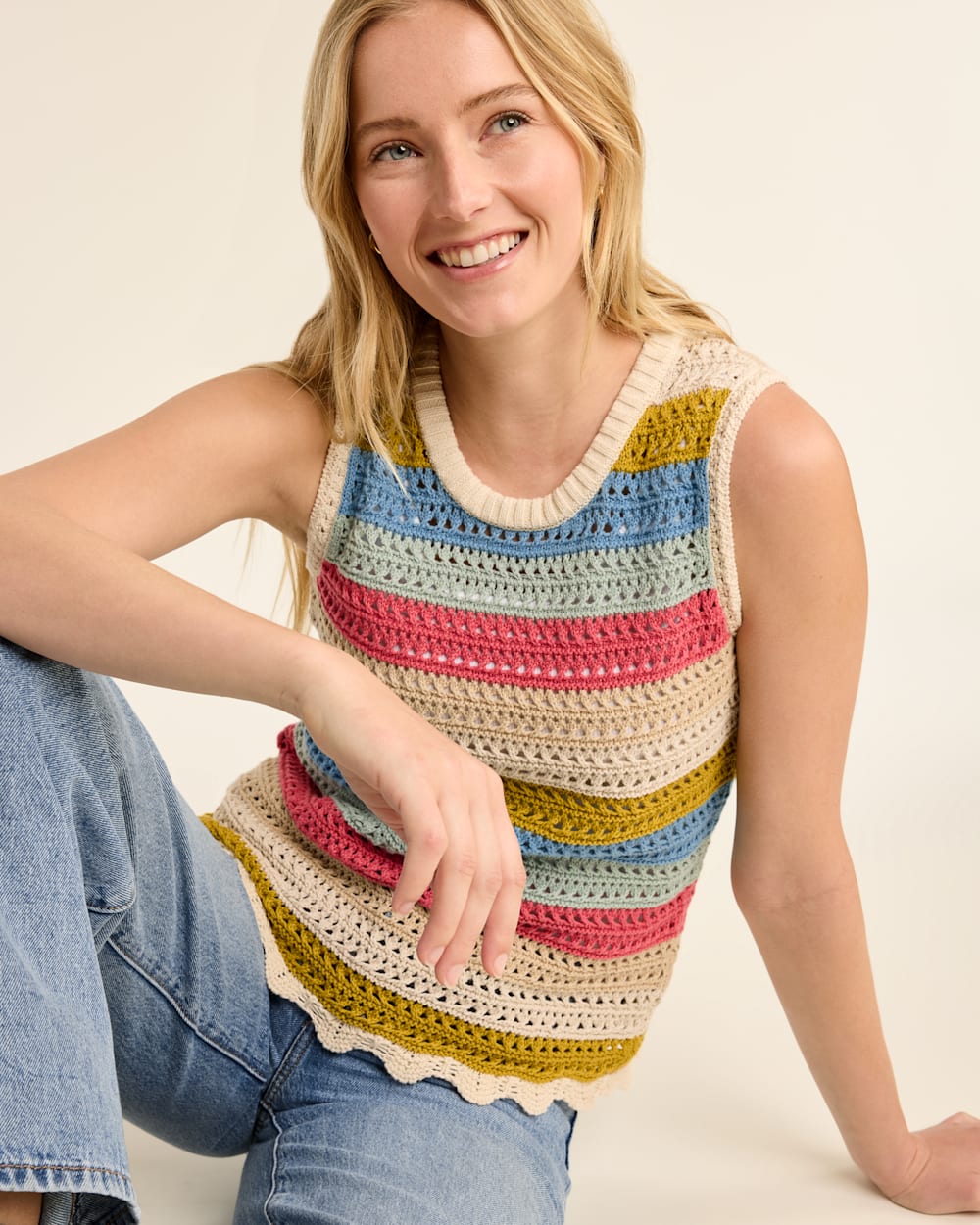 WOMEN'S SLEEVELESS CROCHET SWEATER