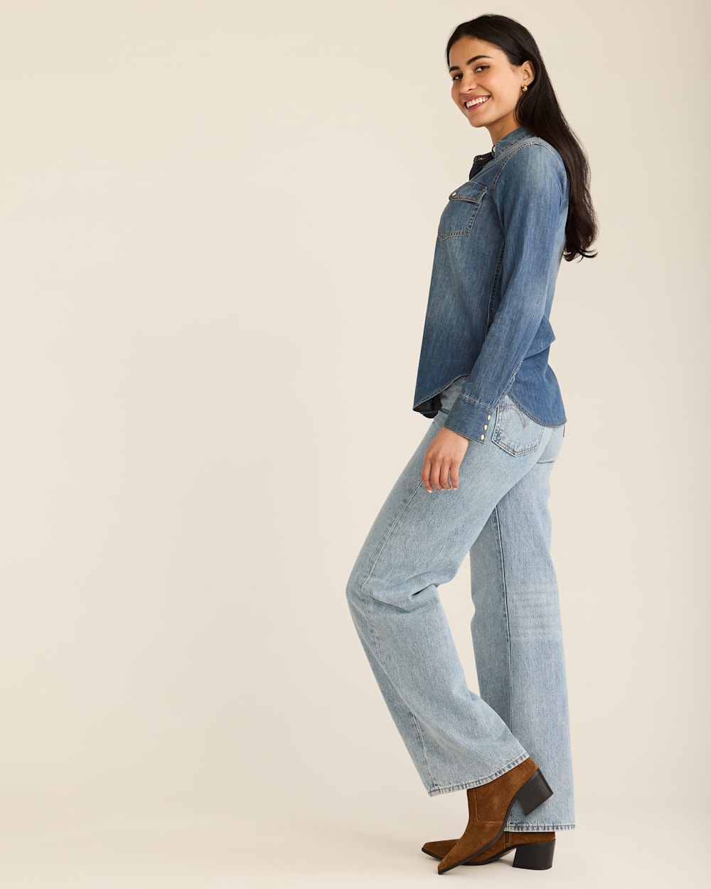 WOMEN'S CHAMBRAY GAMBLER SHIRT