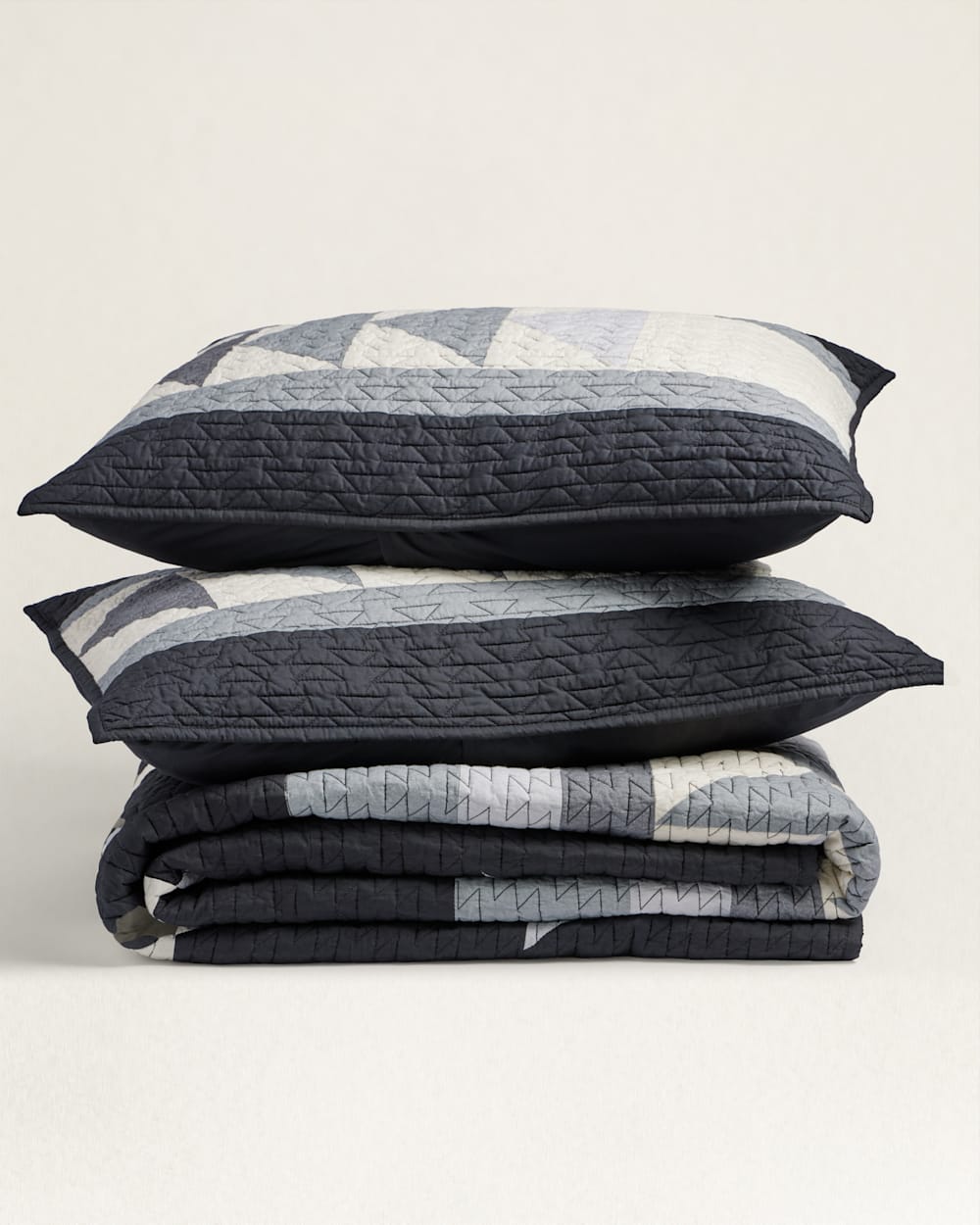 SHADOW PEAK PIECED QUILT SET