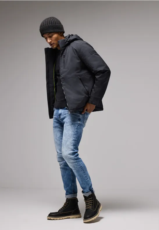 Jacke mit abnehmbarer Kapuze