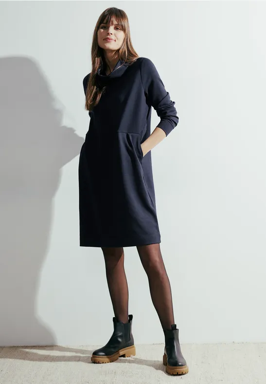 Big Kragen Sweatkleid