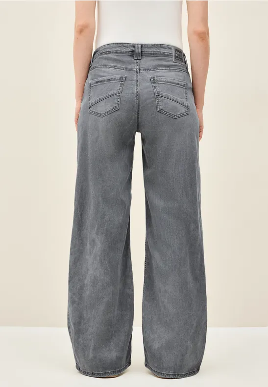 Flared Loose Fit Jeans