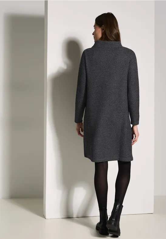 Bouclé-Kleid