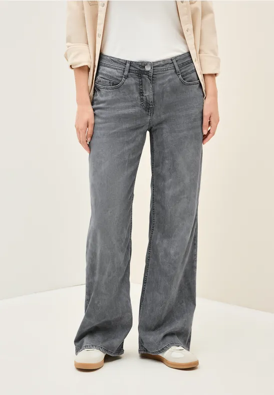 Flared Loose Fit Jeans