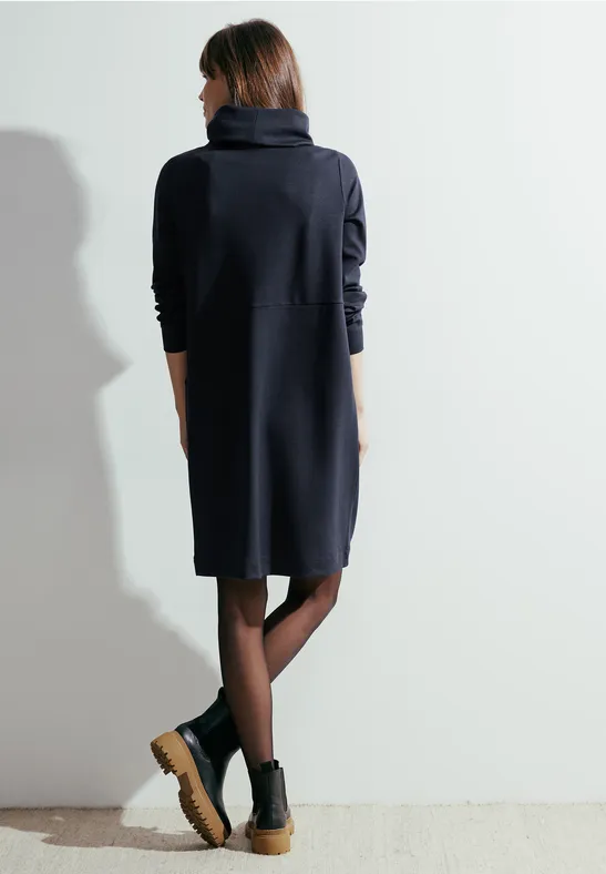 Big Kragen Sweatkleid