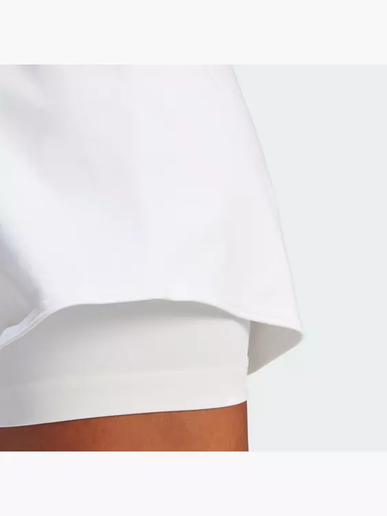 adidas Tennis Match Shorts in weiß