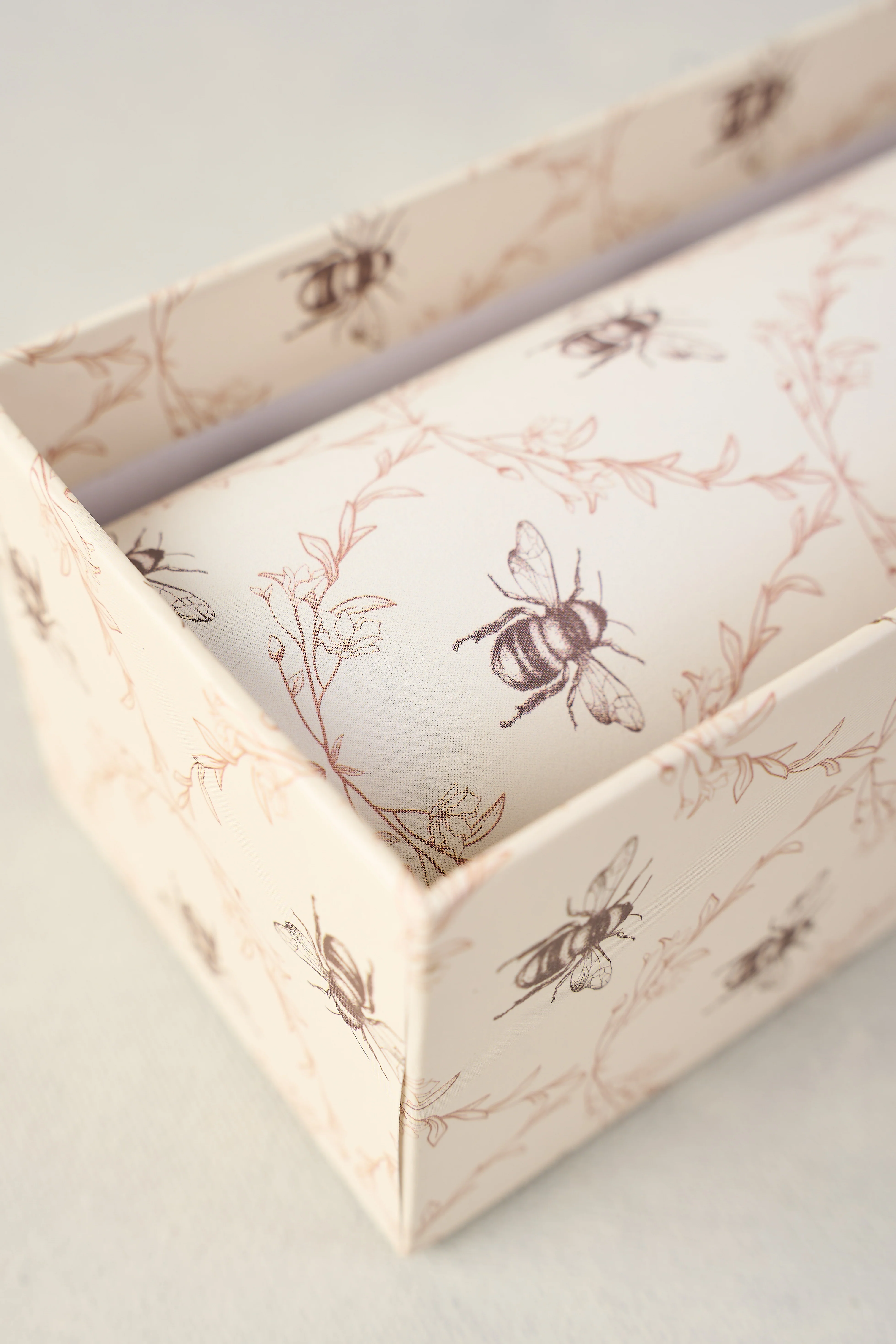 Bee Print Drawer Liner