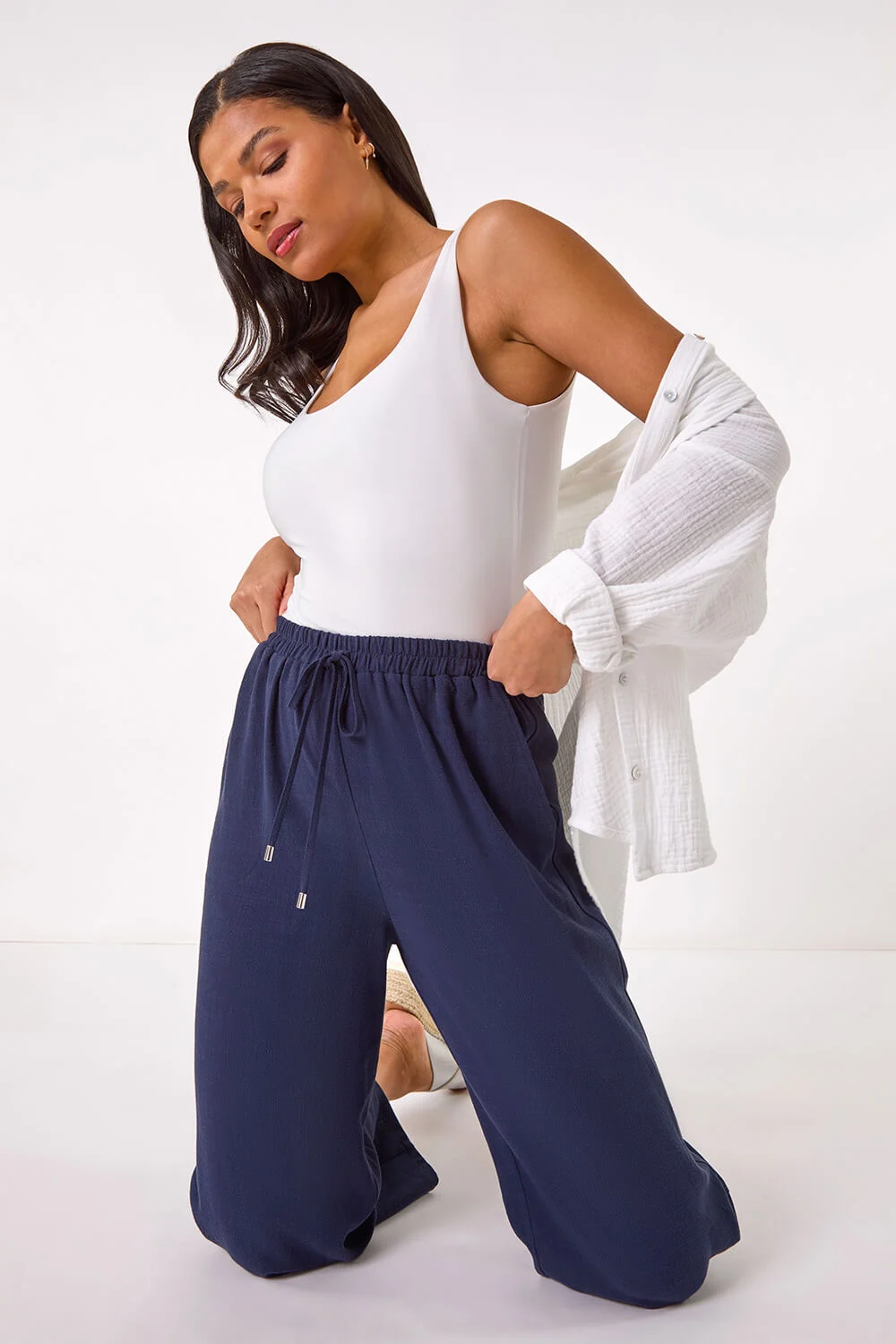 Navy Cropped Linen Trouser
