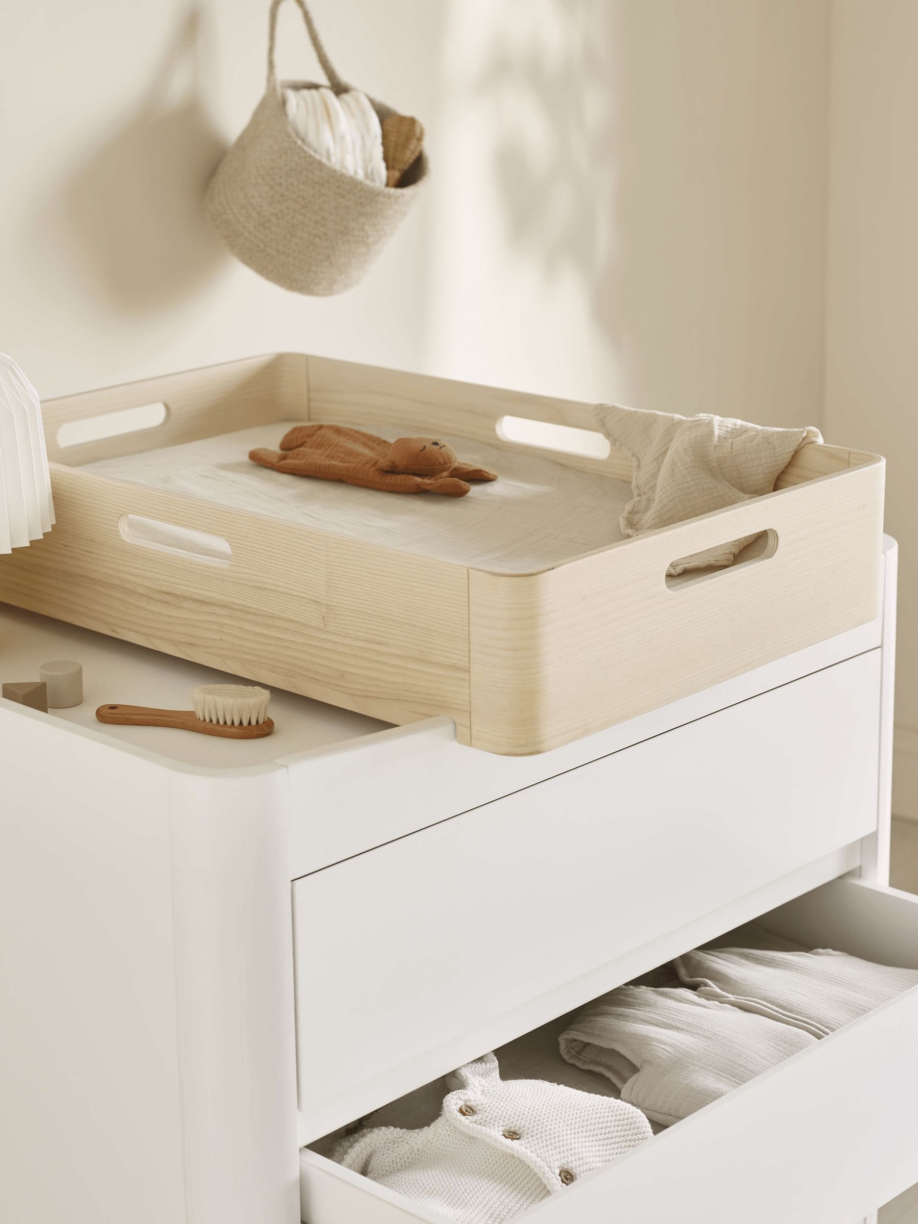 Gaia Baby Natural Hera Changing Station With Changing Pad