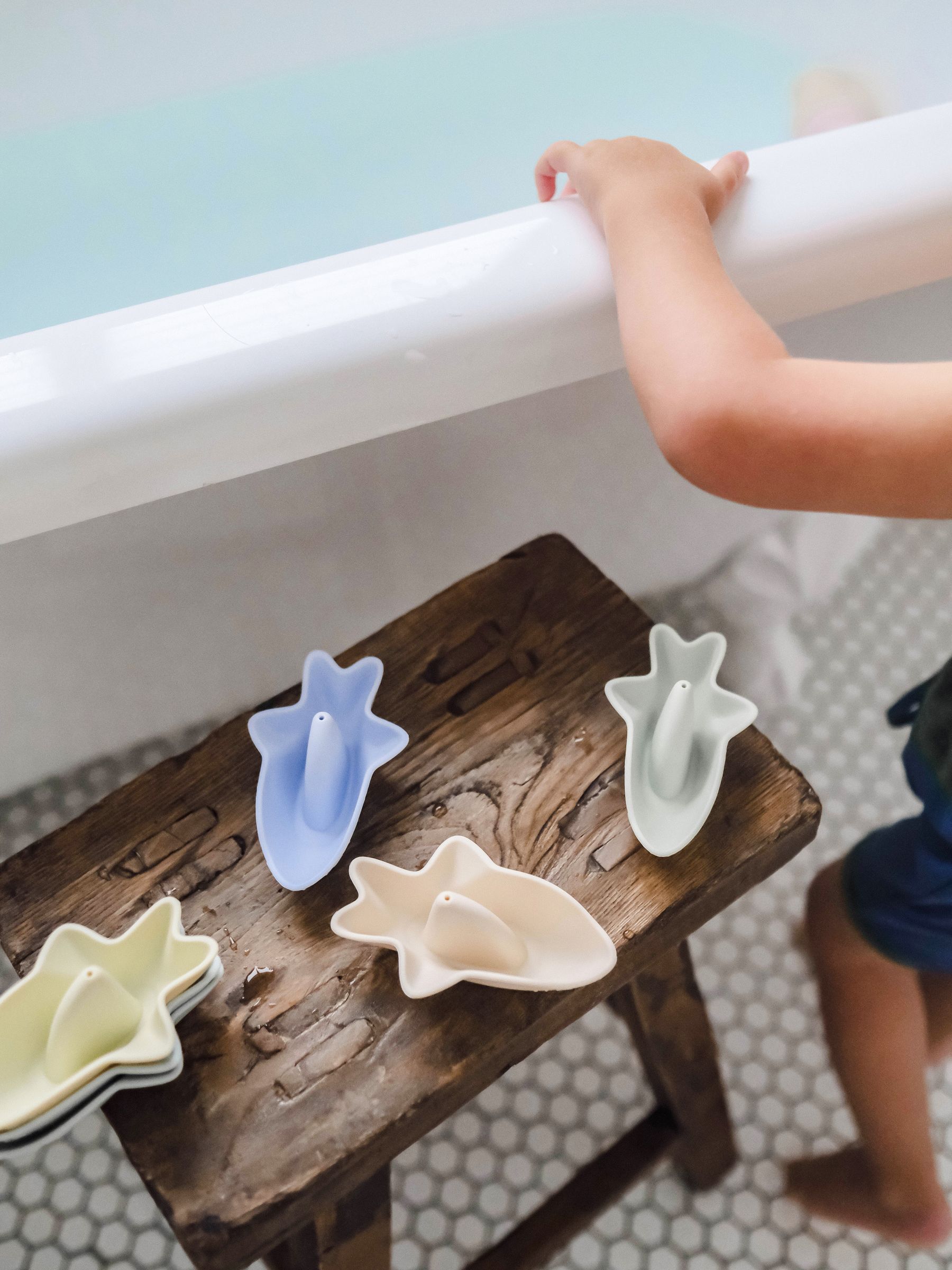 Sunnylife Apple Sorbet Shark Boat Splash Toys