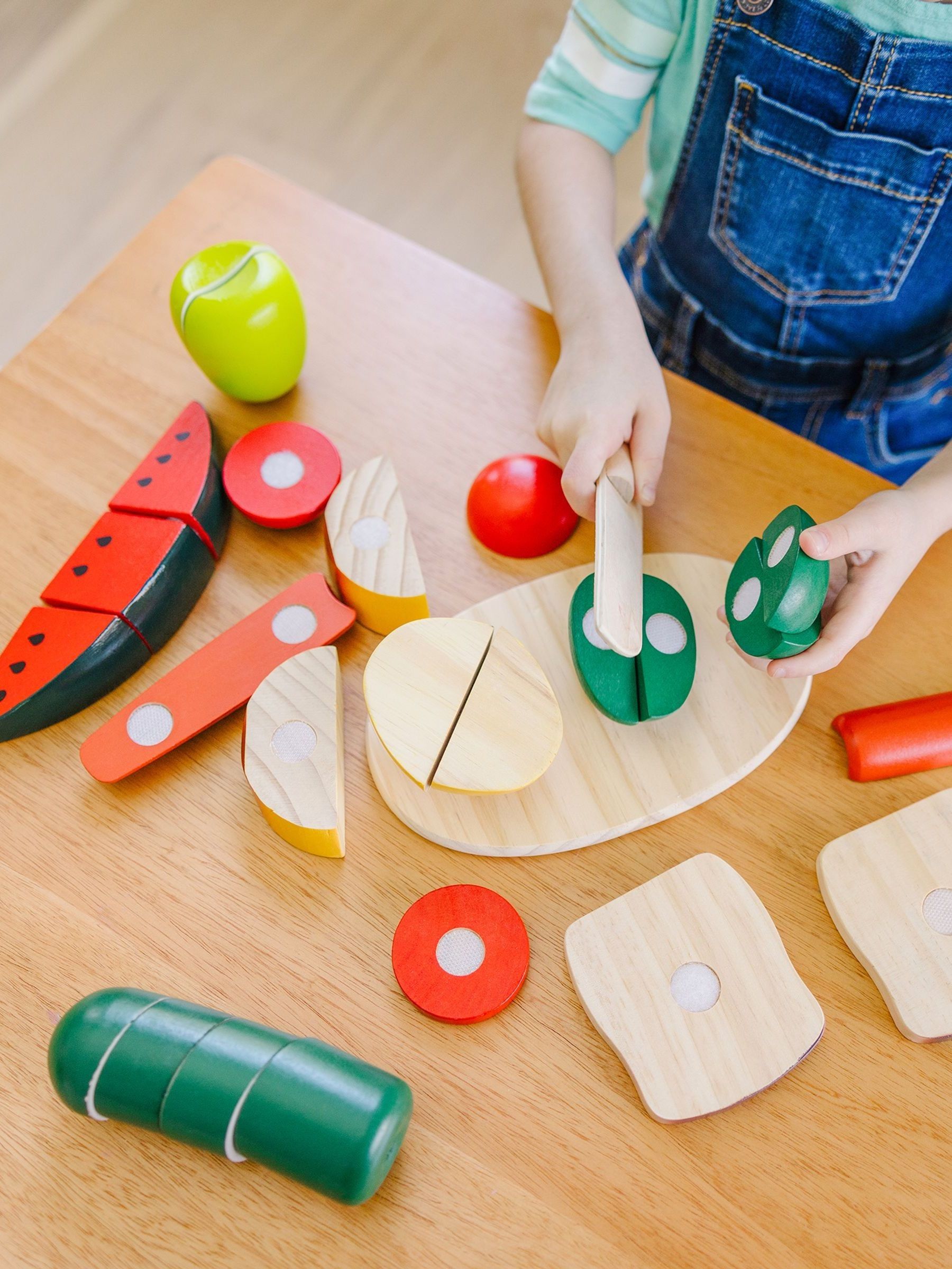 Melissa & Doug Cutting Food