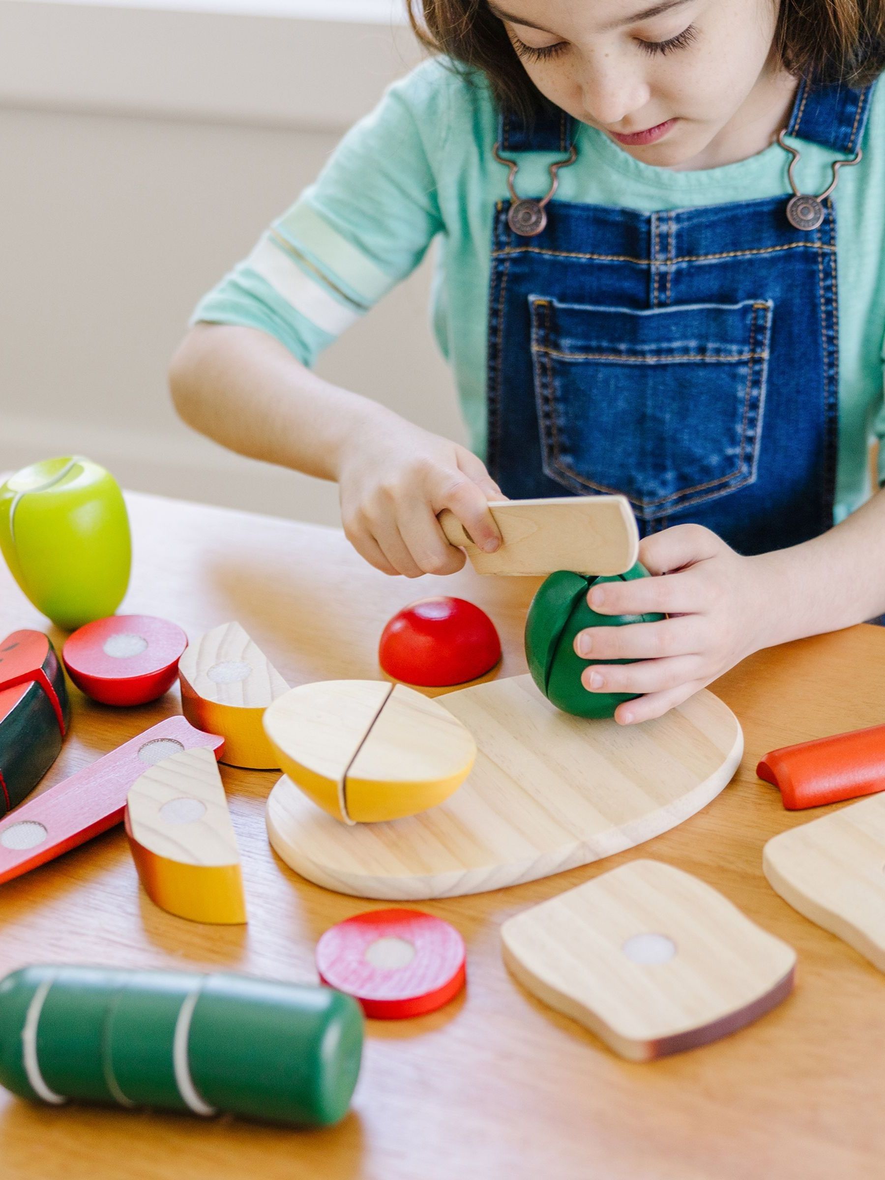 Melissa & Doug Cutting Food