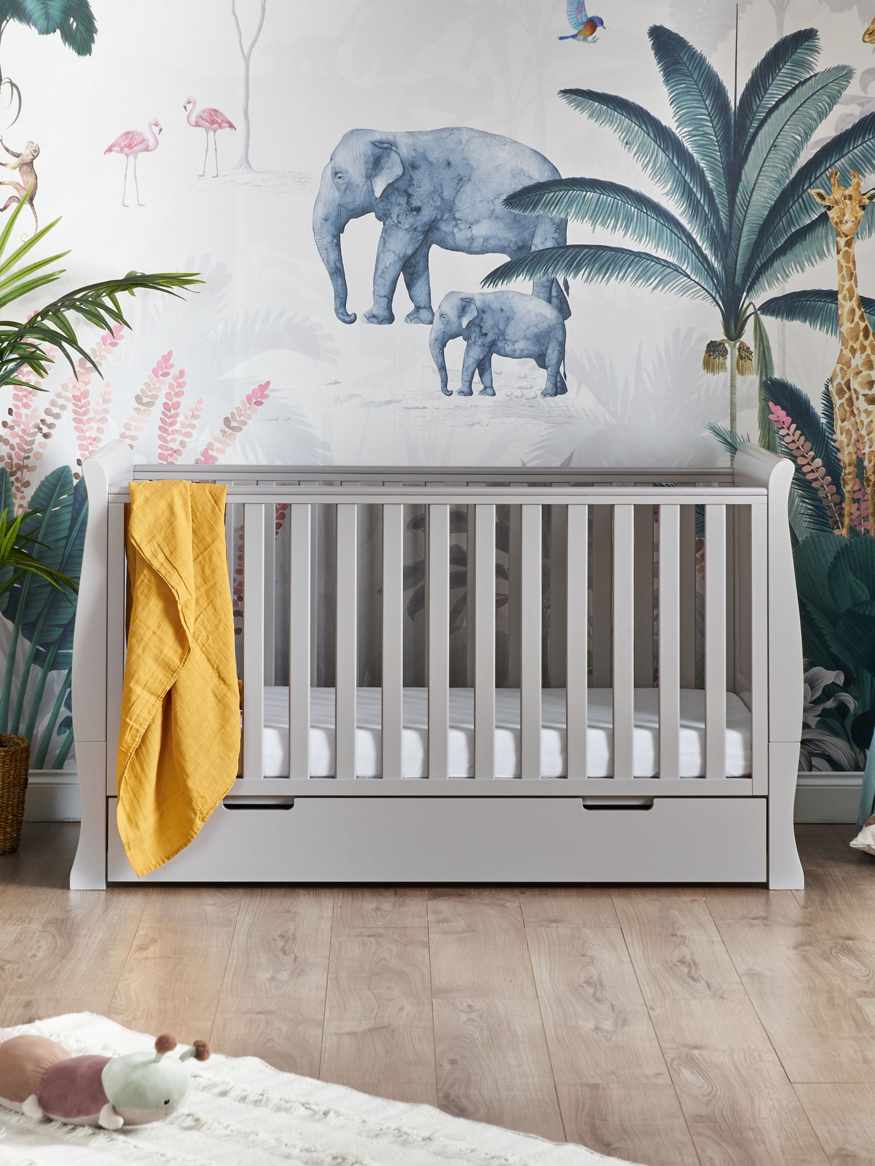 Obaby White Stamford Classic Regular Cot Bed