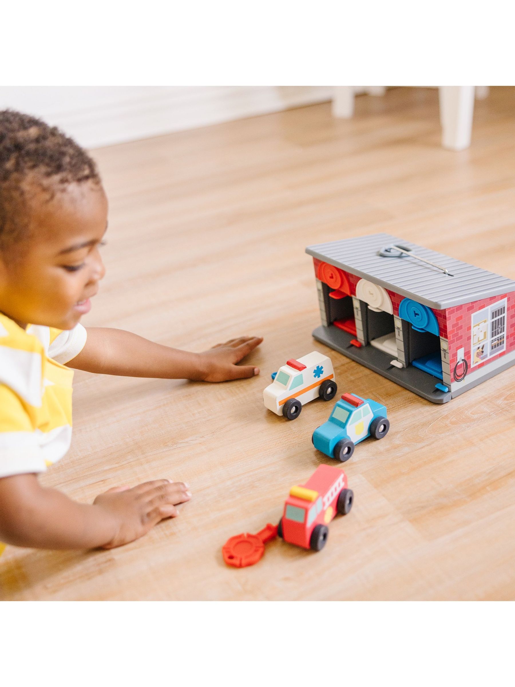 Melissa & Doug Natural Keys & Cars Rescue Garage