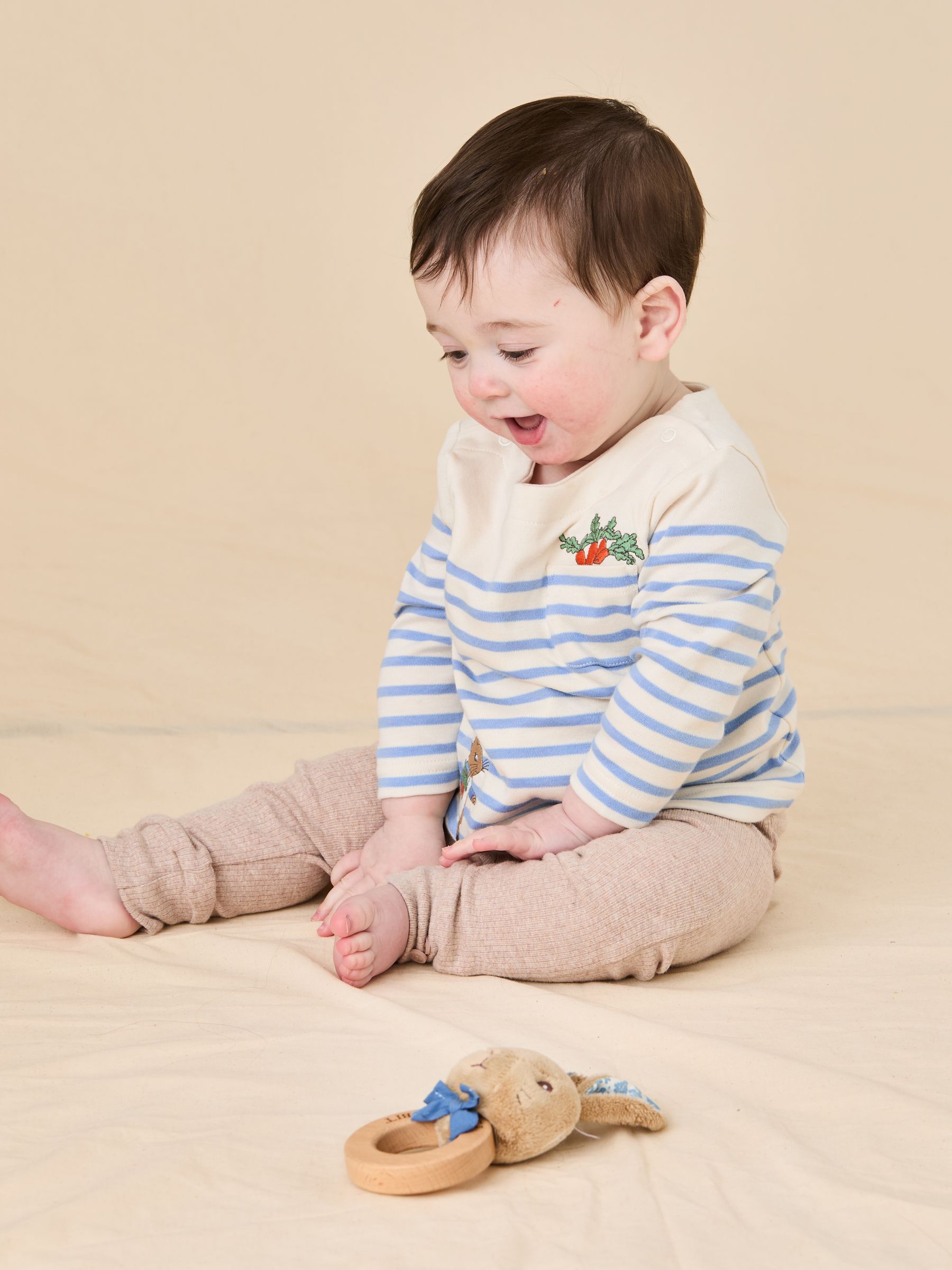 Ecru 2-Piece Peter Rabbit™ Top & Rib Legging Set