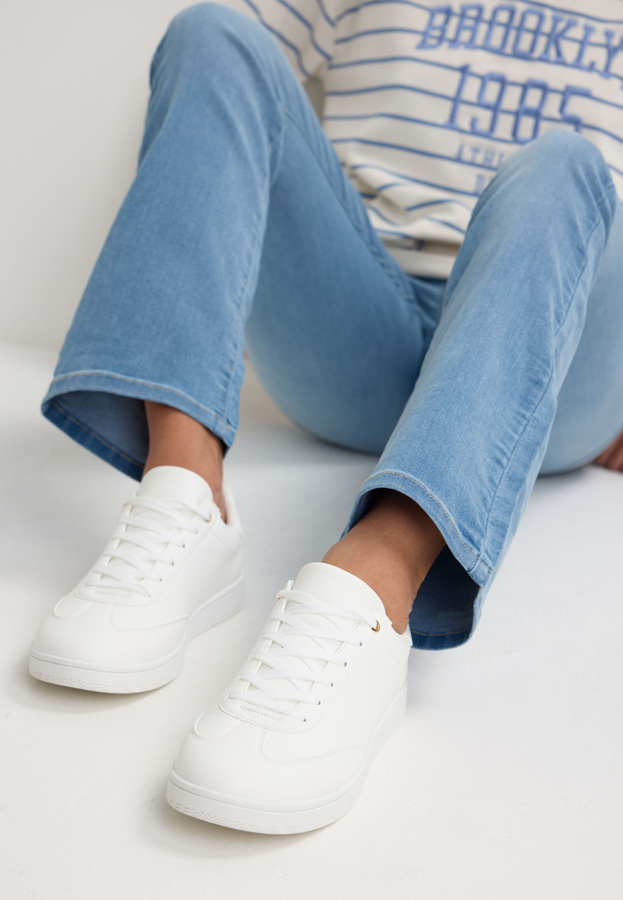 Womens White Plain Fashion Trainers