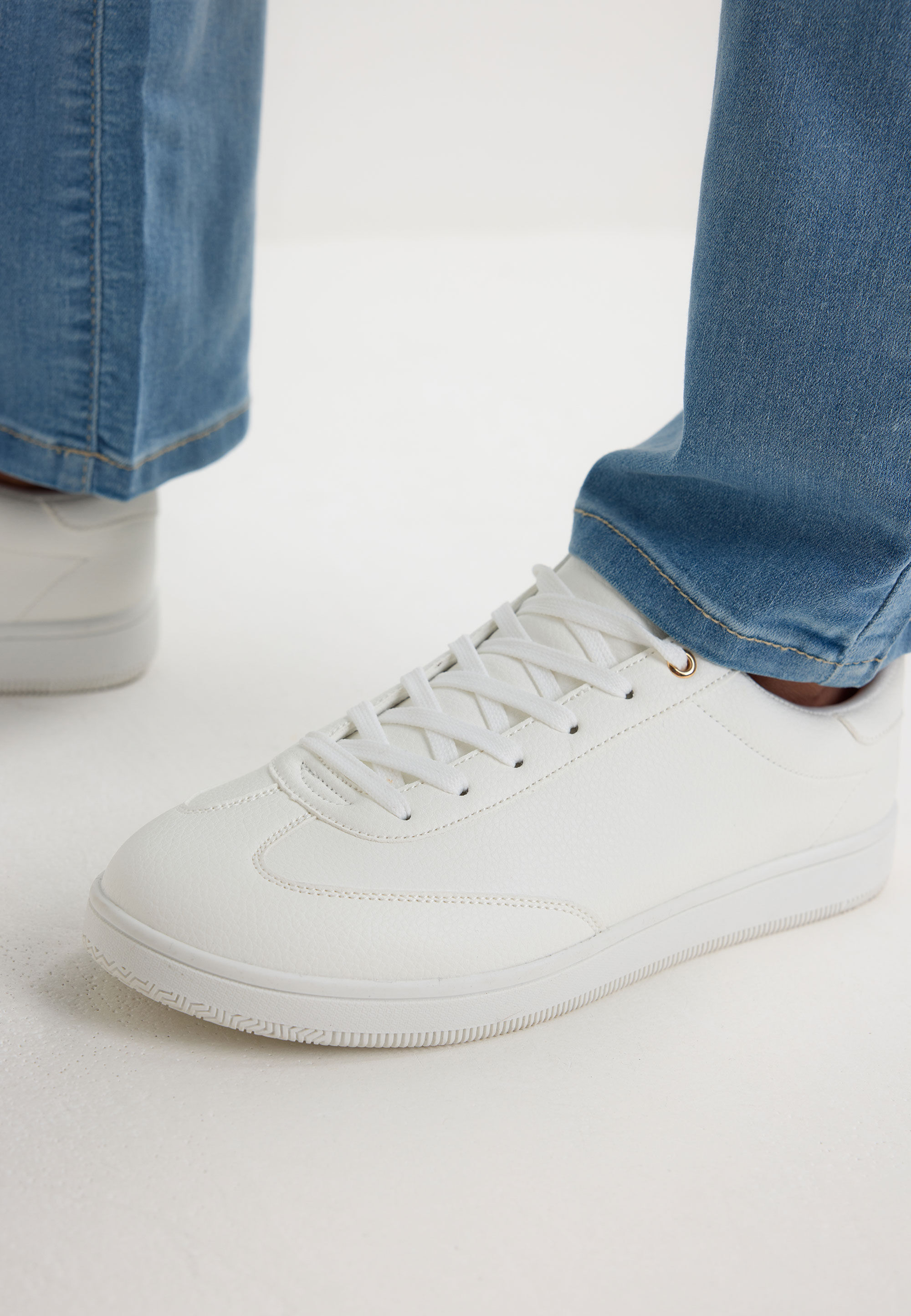 Womens White Plain Fashion Trainers