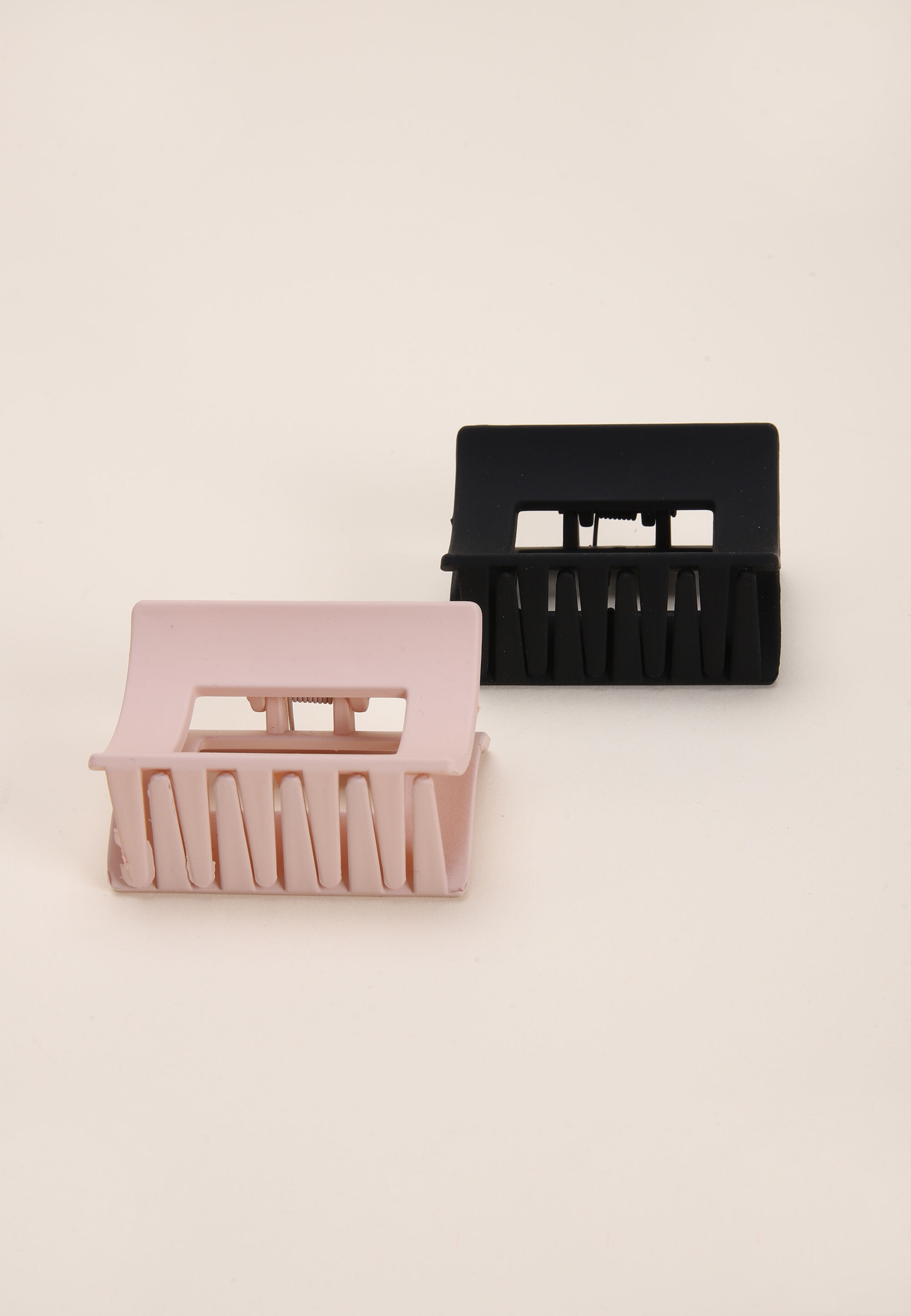 Womens Black & Neutral Claw Clips