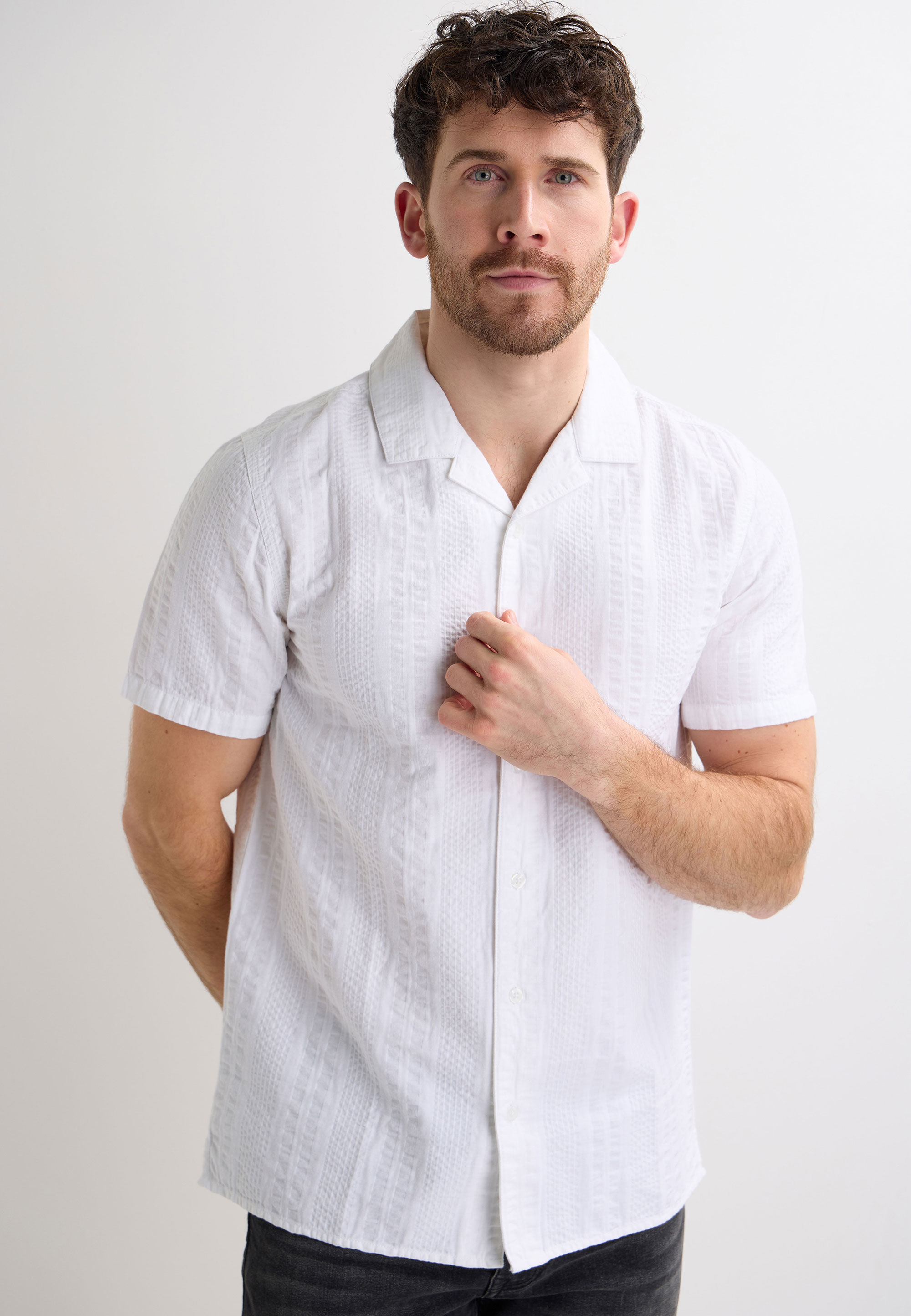 Mens White Cotton Seersucker Short Sleeve Shirt
