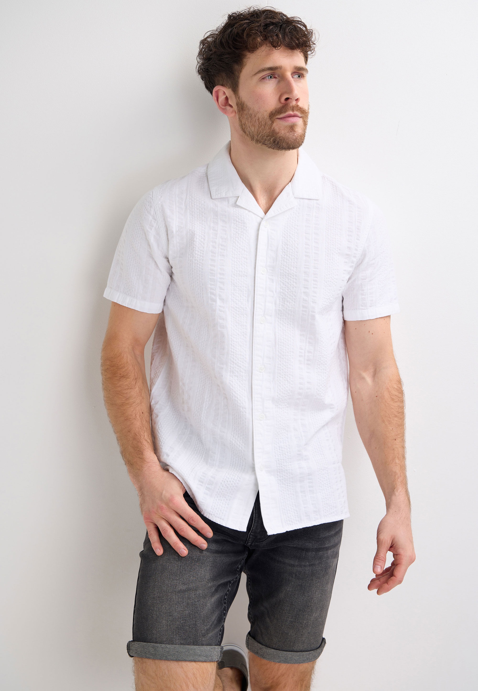 Mens White Cotton Seersucker Short Sleeve Shirt
