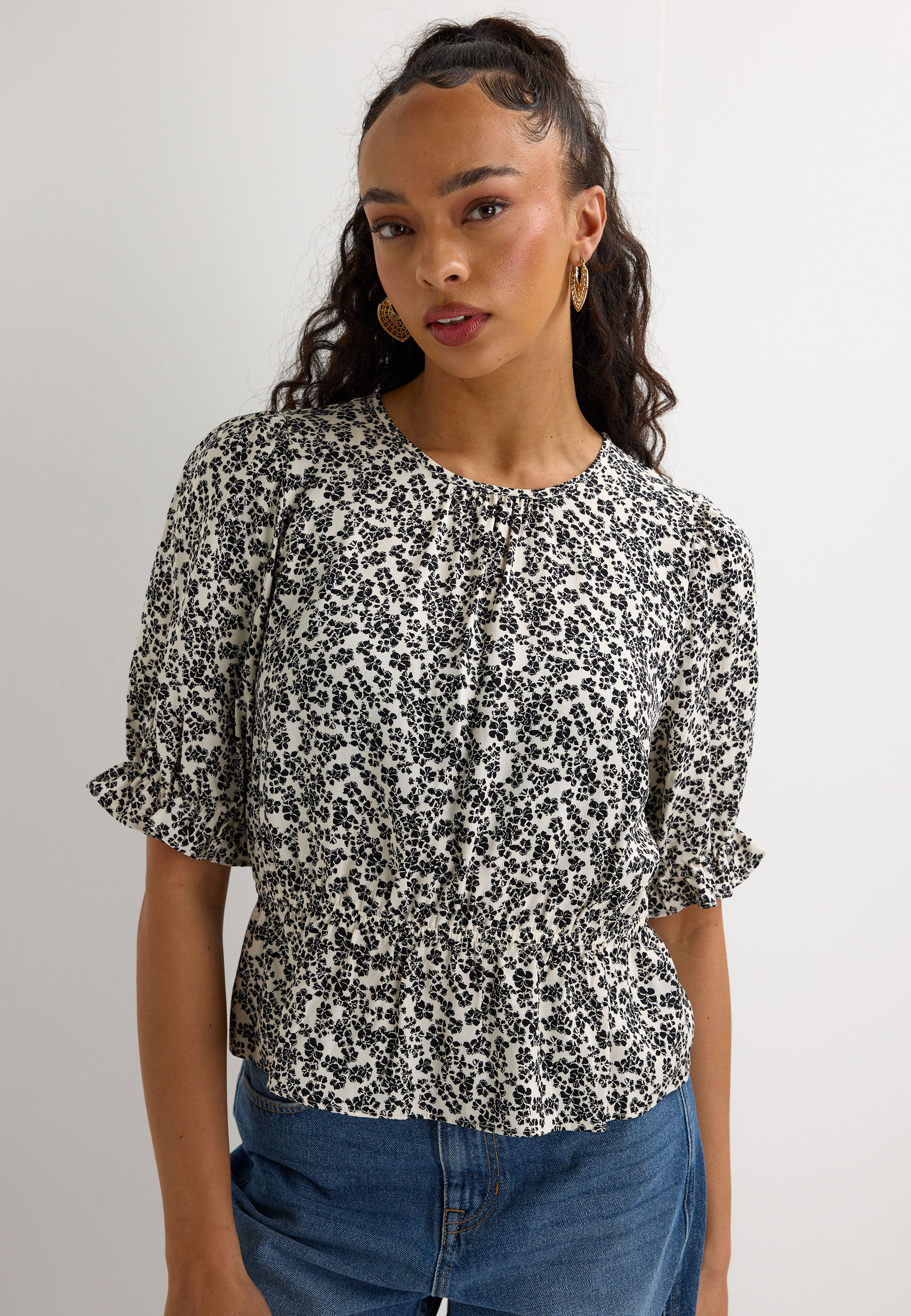 Womens Black & White Floral Print Tea Top