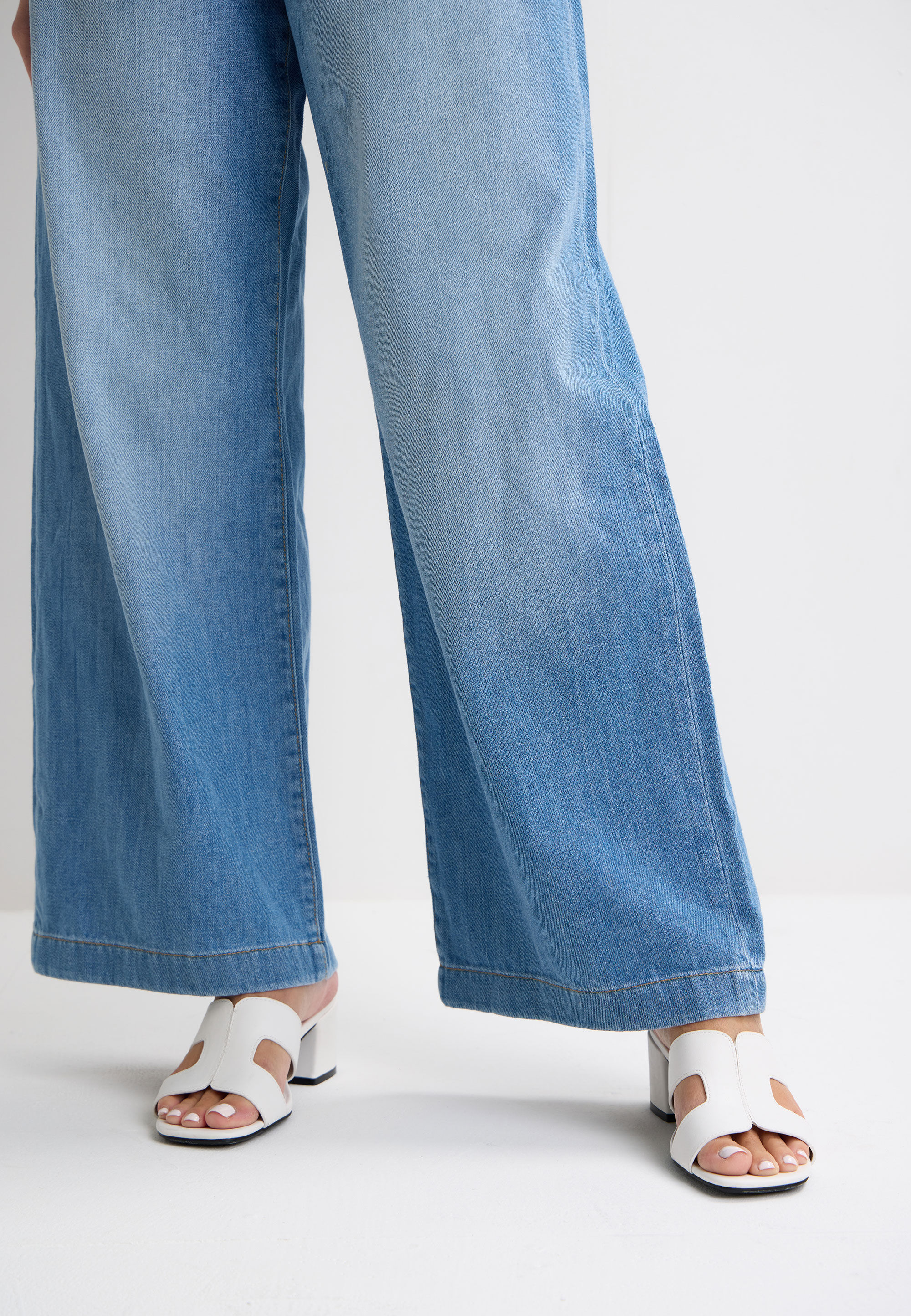 Womens White Plain Geo Strap Mule