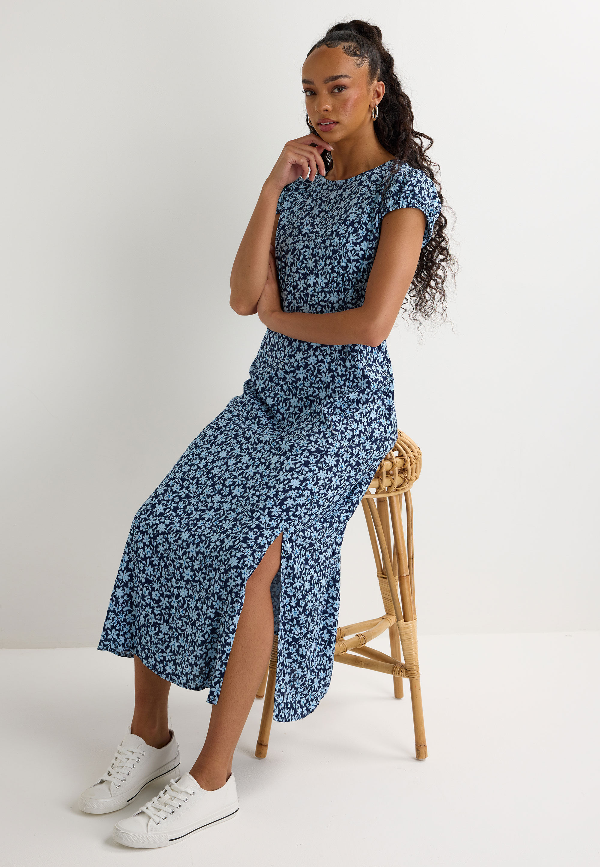Womens Black All Over Blue Floral Print Midi Tea Dress