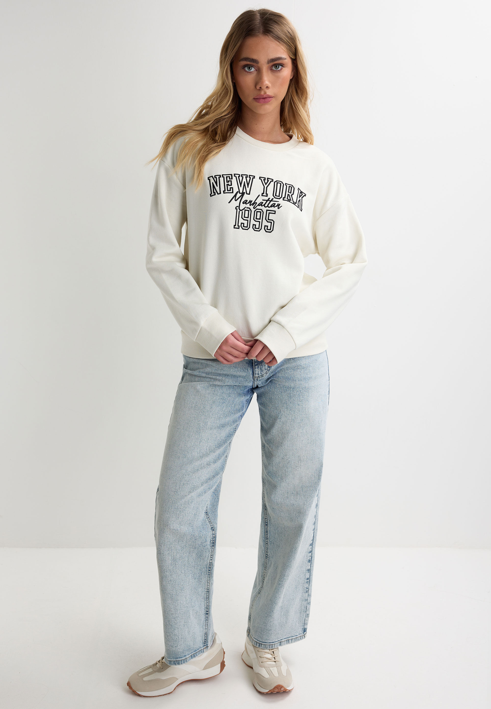 Womens Cream New York 1995 Graphic Sweatshirt