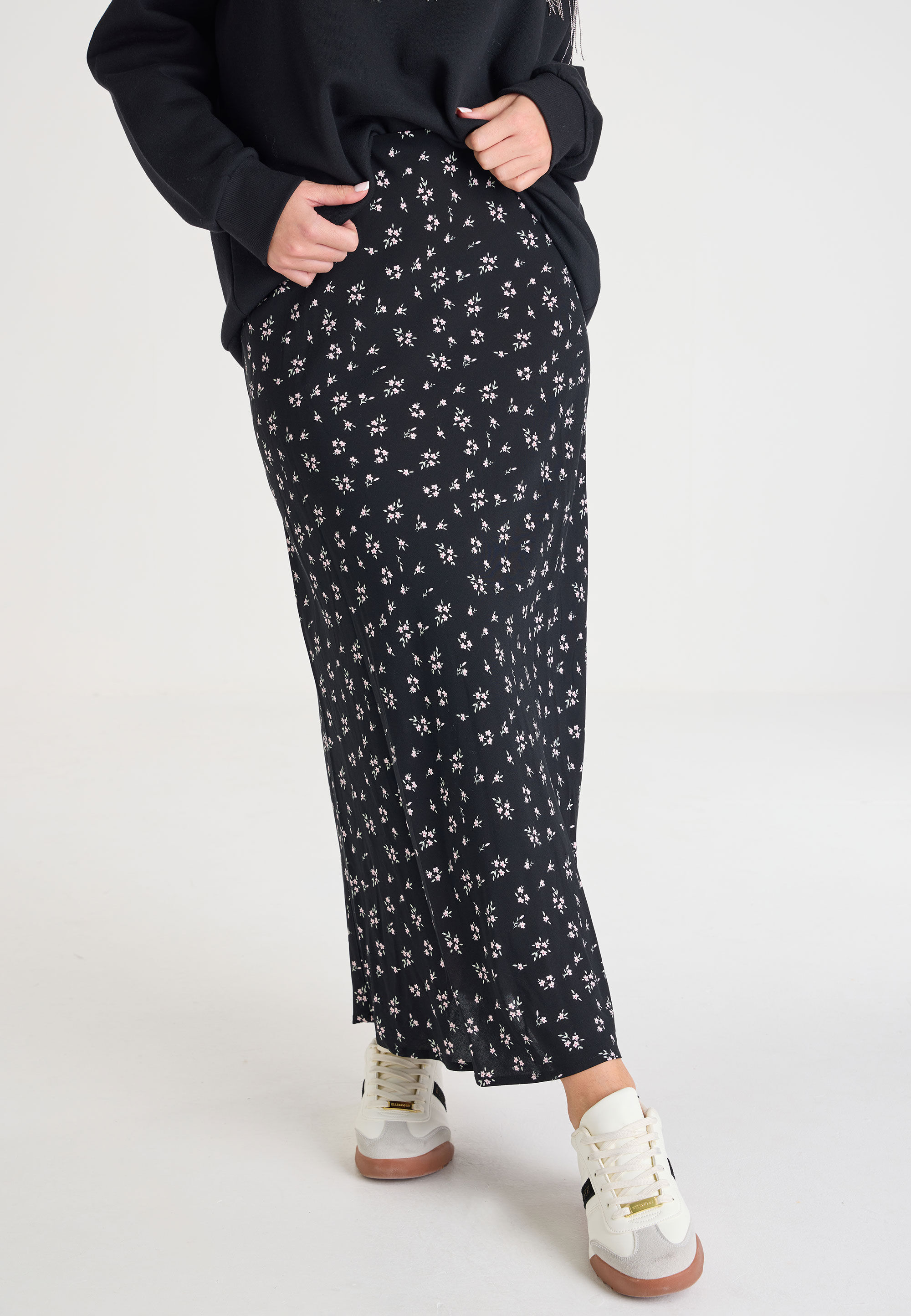 Womens Black & White Floral Printed Midi Skirt