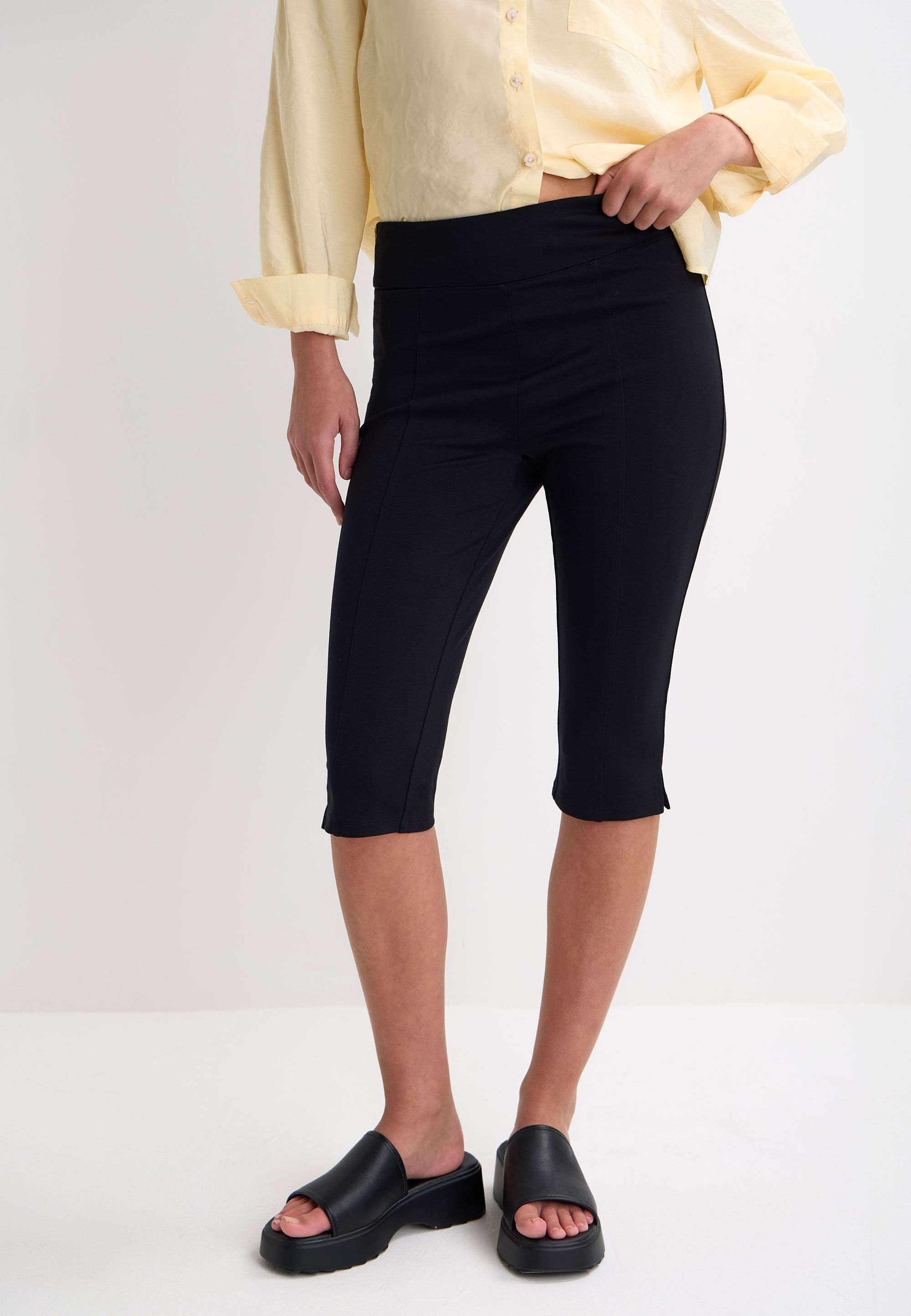 Womens Black Ponte Capri Leggings