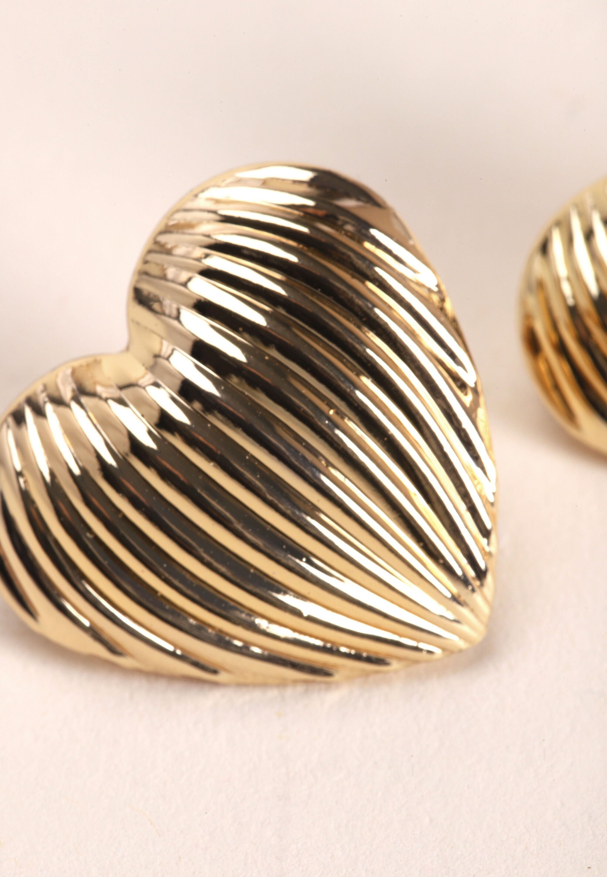 Womens Gold Large Ridge Heart Stud Earrings