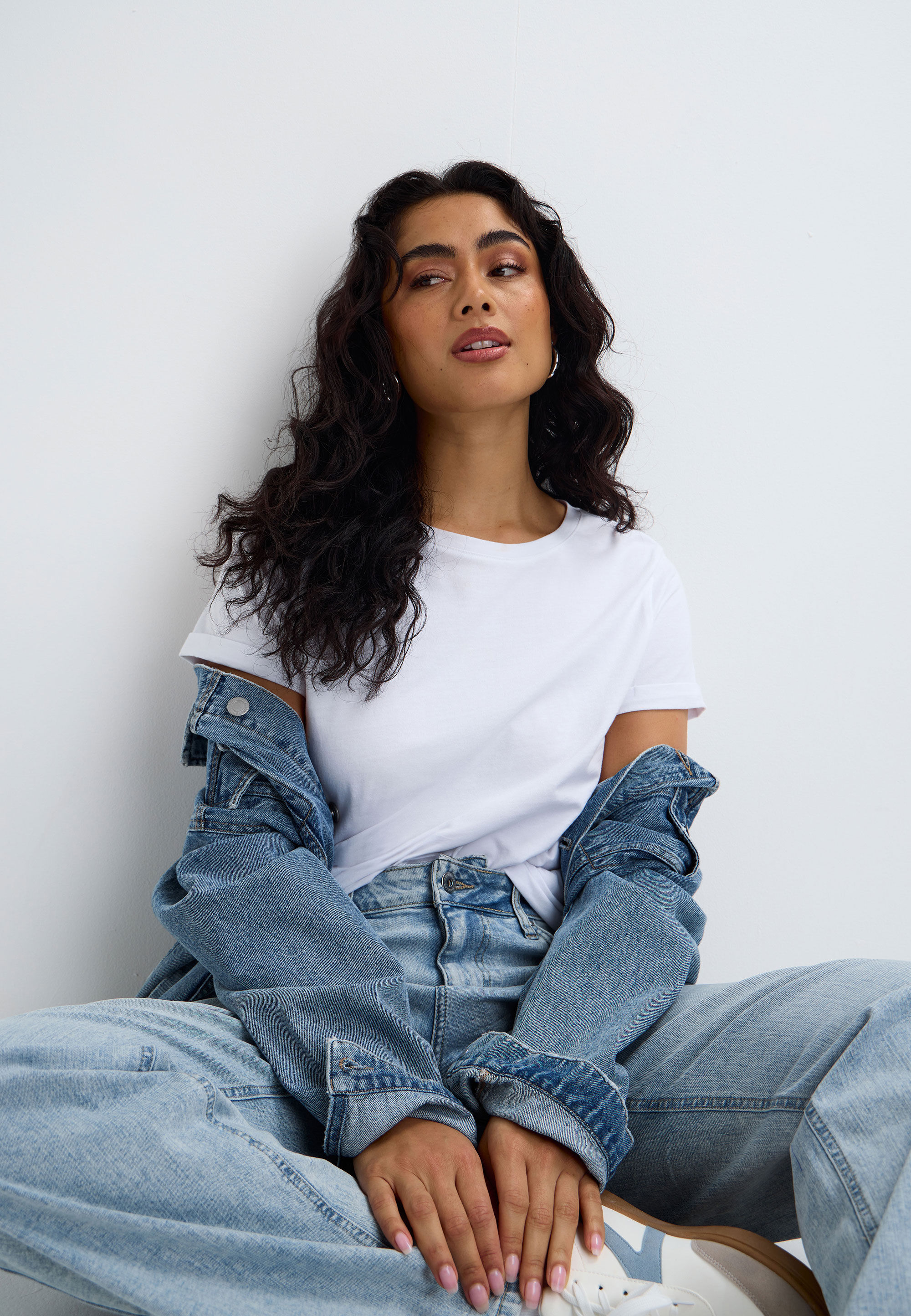 Womens White Plain Roll Sleeve T-shirt