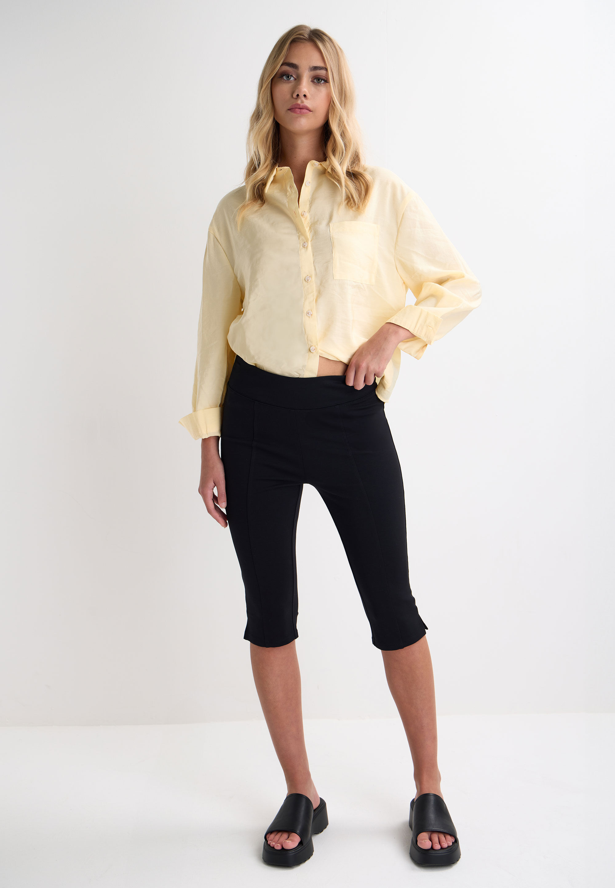 Womens Black Ponte Capri Leggings