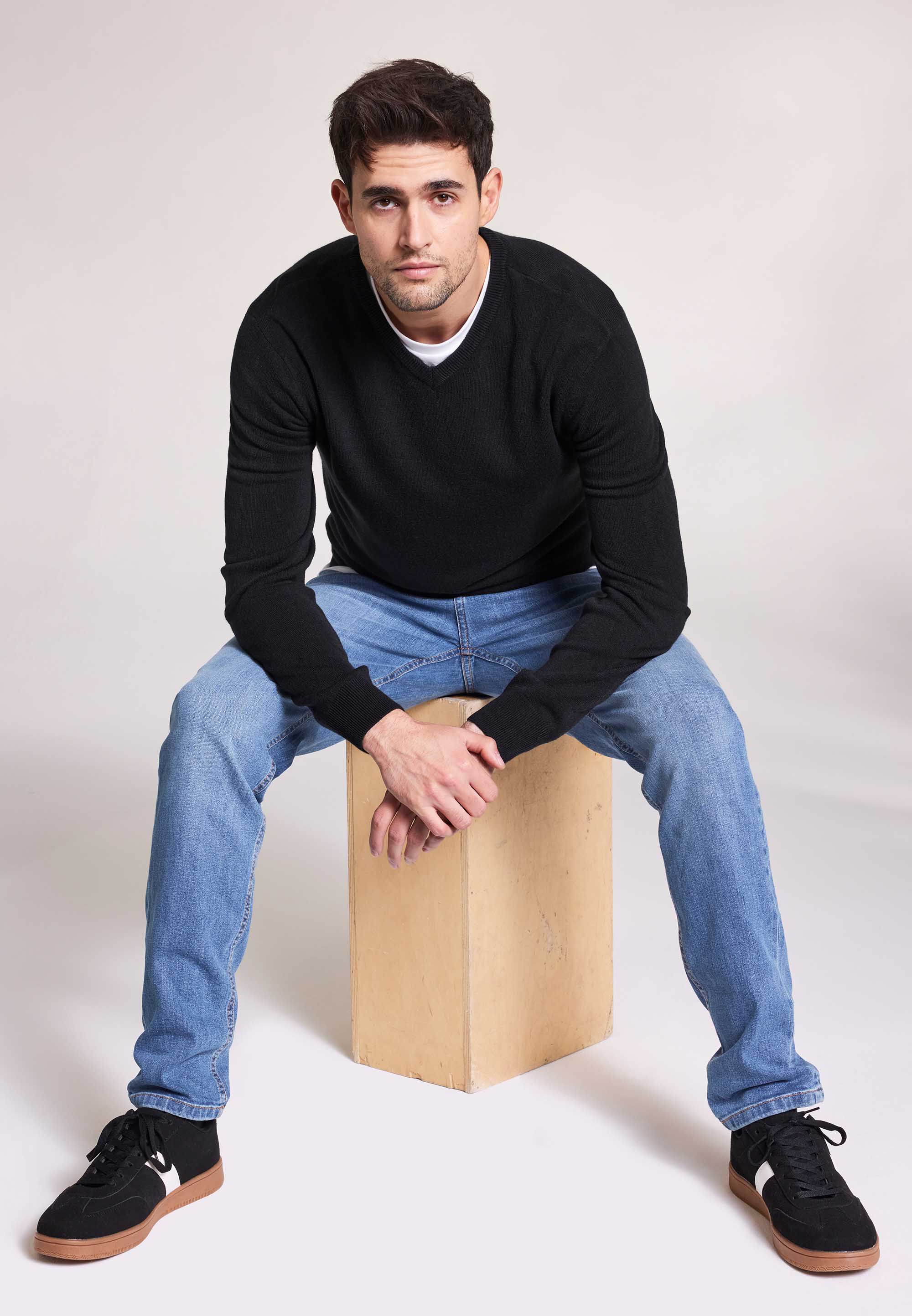 Mens Black V-Neck Jumper