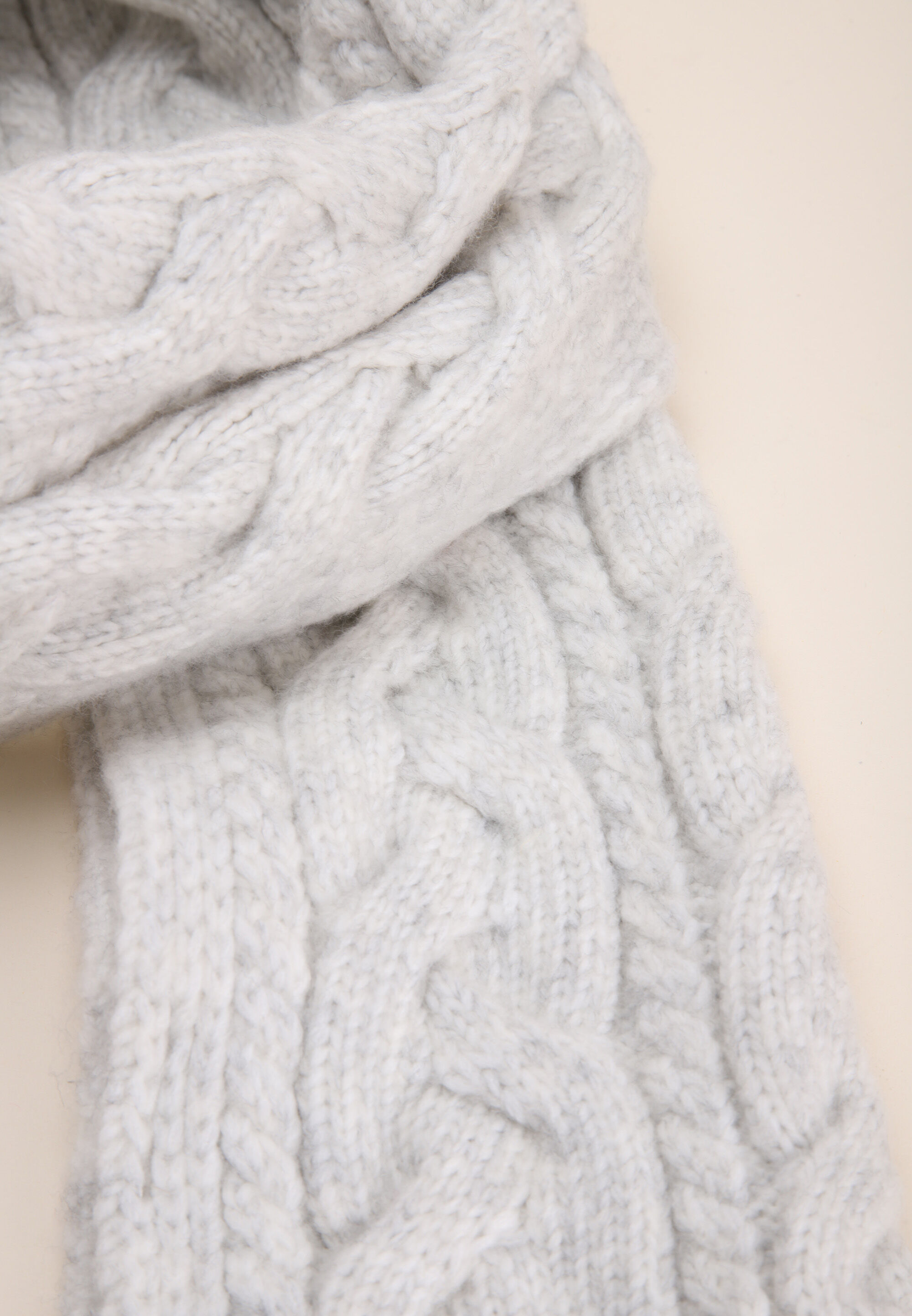 Womens Grey Heavy Weight Cable Scarf