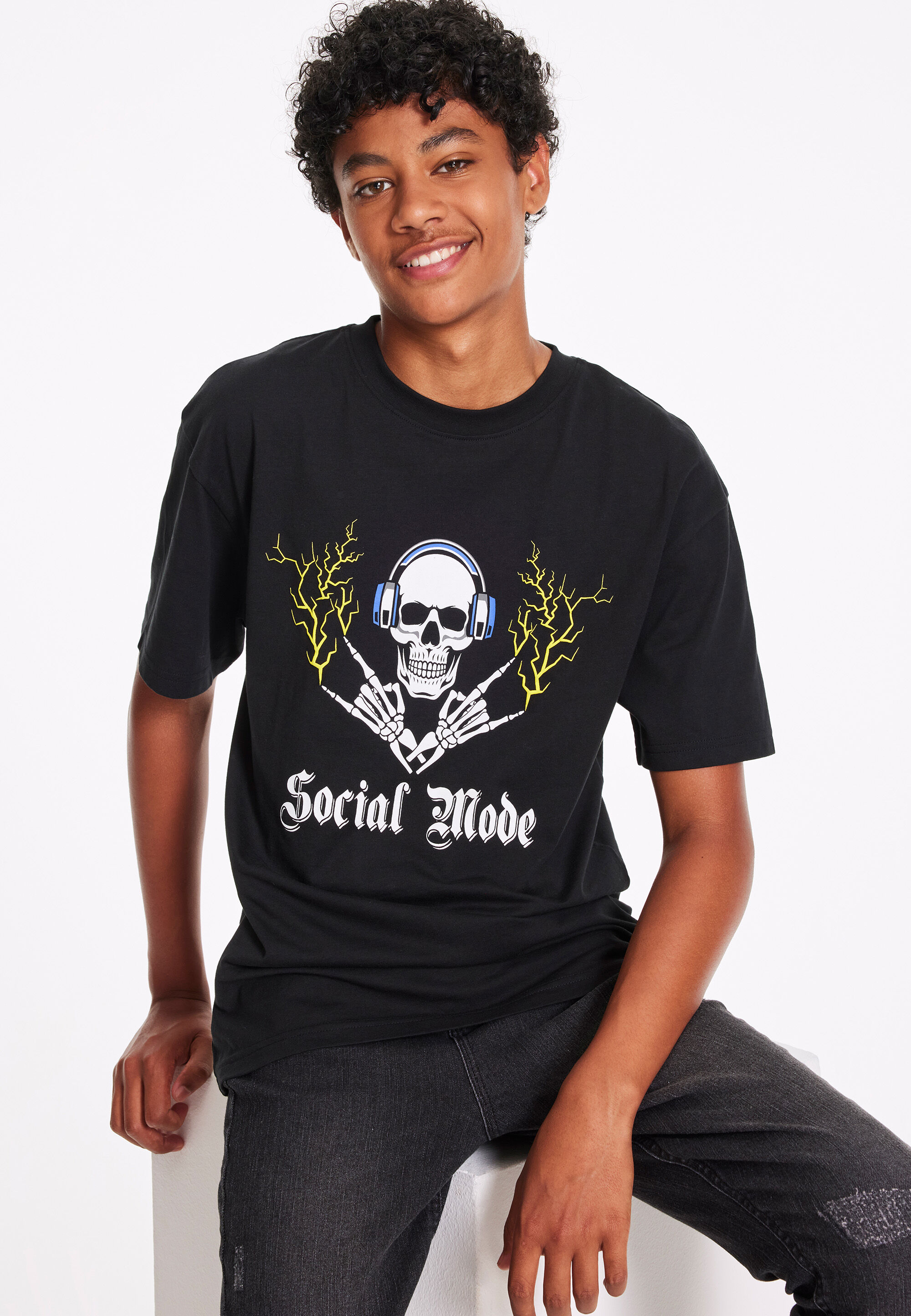 Older Boys Black Skull Print T-Shirt