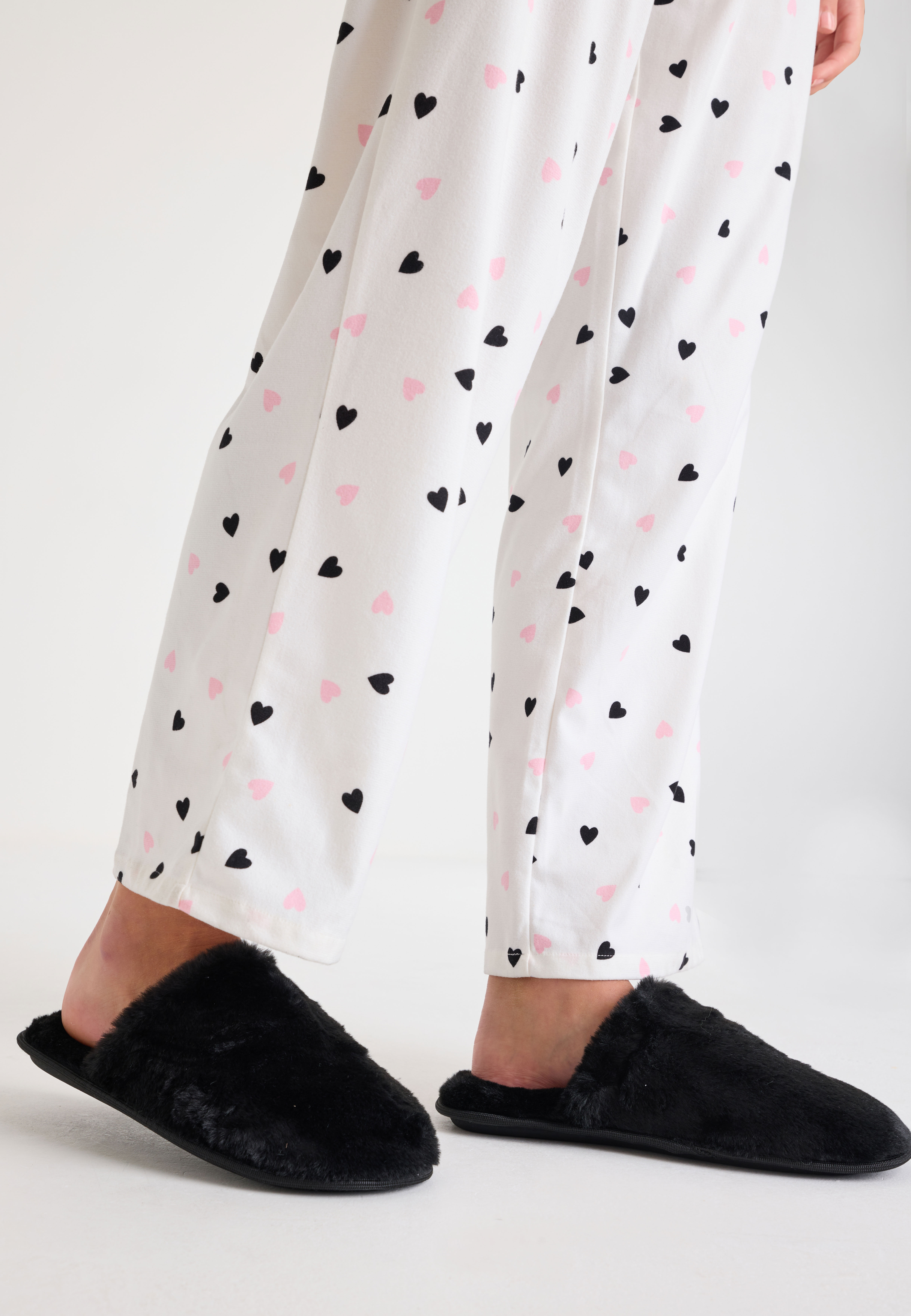Womens Black Entry Mule Slipper