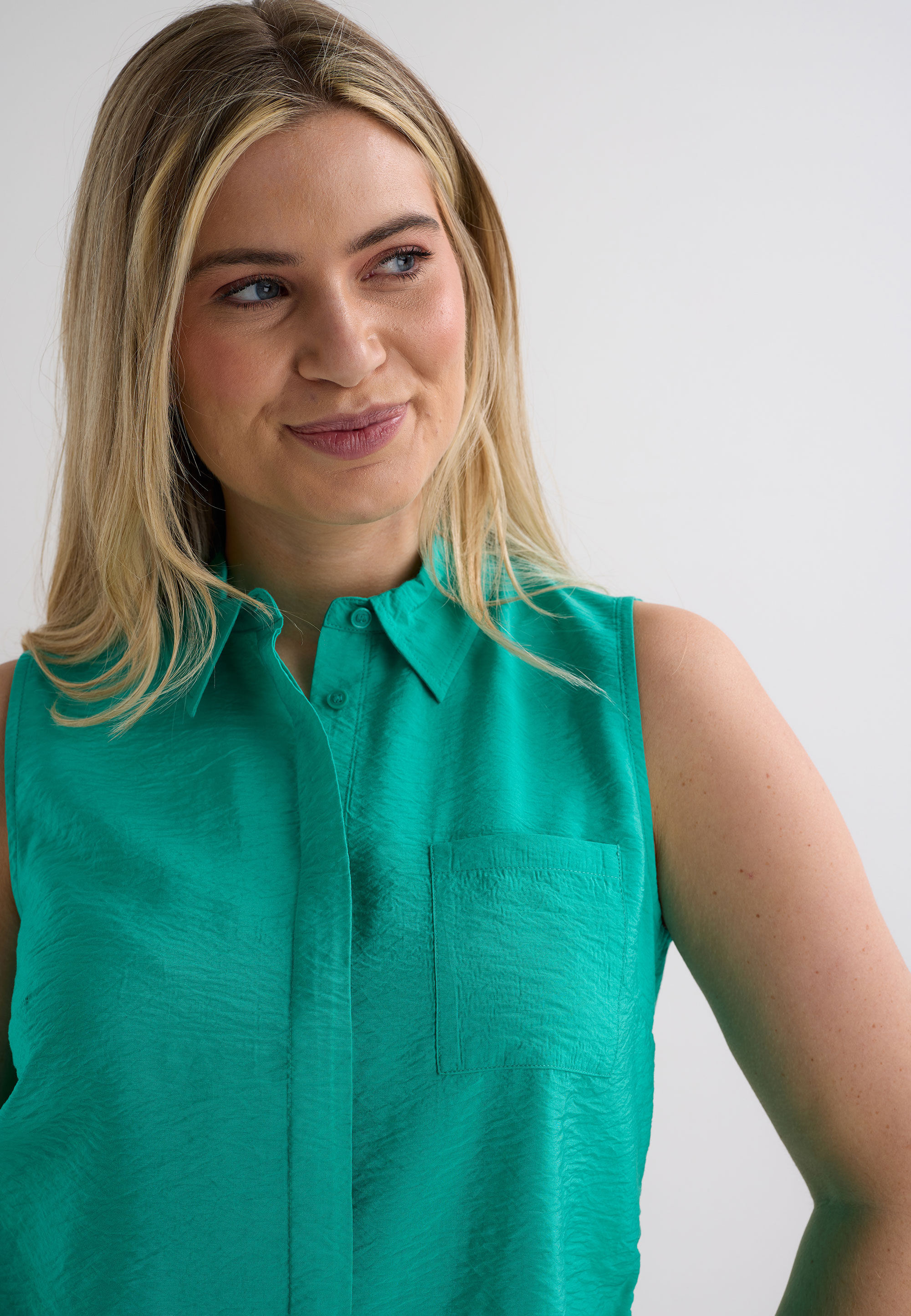 Womens Green Crinkle Ruched Side Sleeveless Shirt