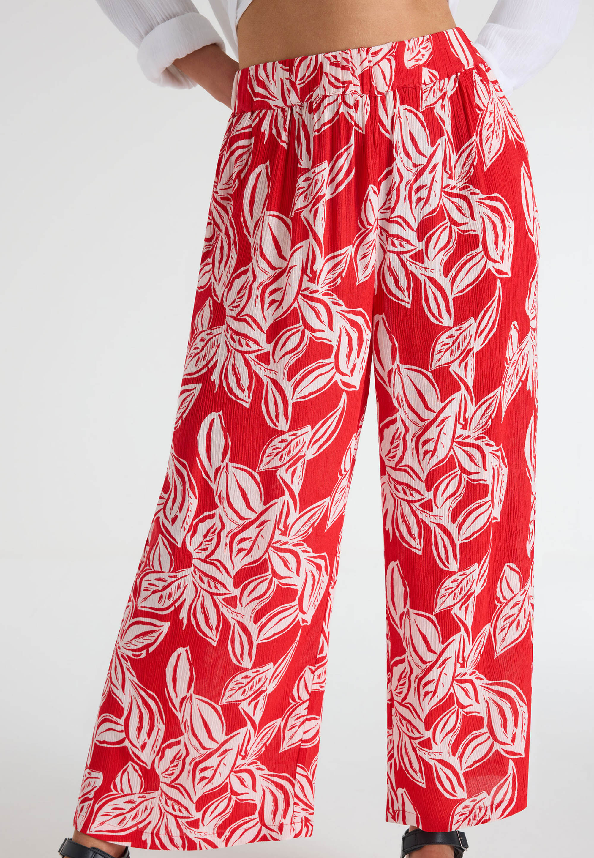 Womens Red Leaf Print Crinkle Culottes