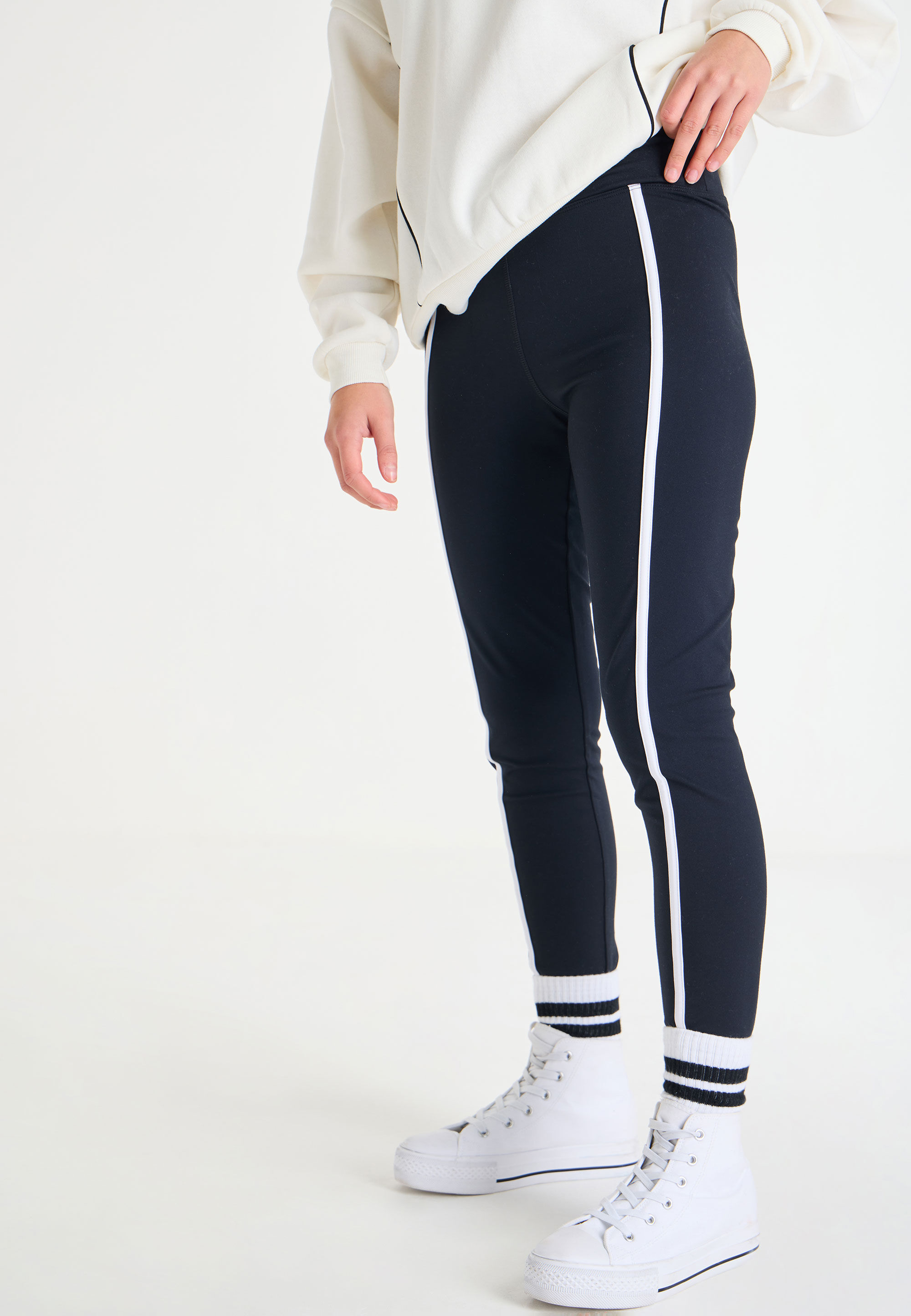 Older Girls Black & White Piped Active Leggings
