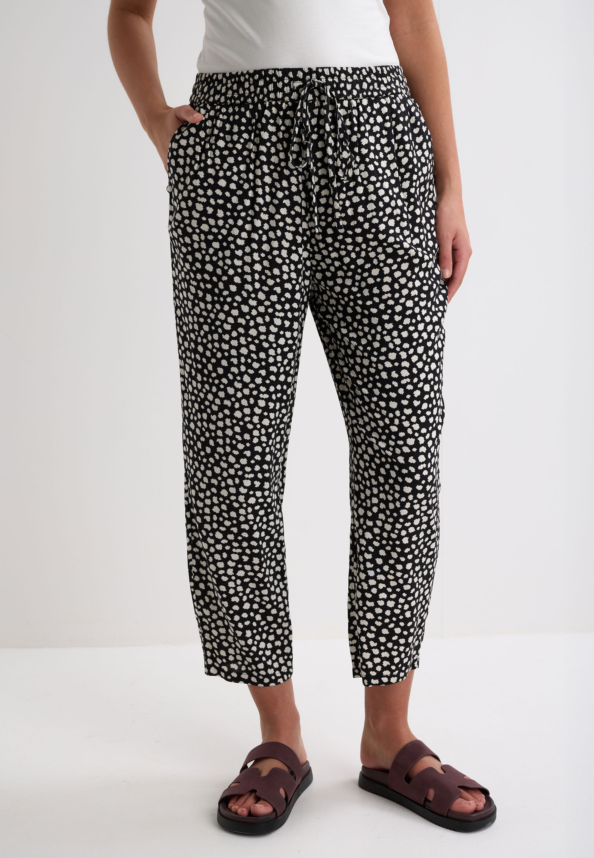 Womens Black & White Spot Print Relaxed Cropped Trousers