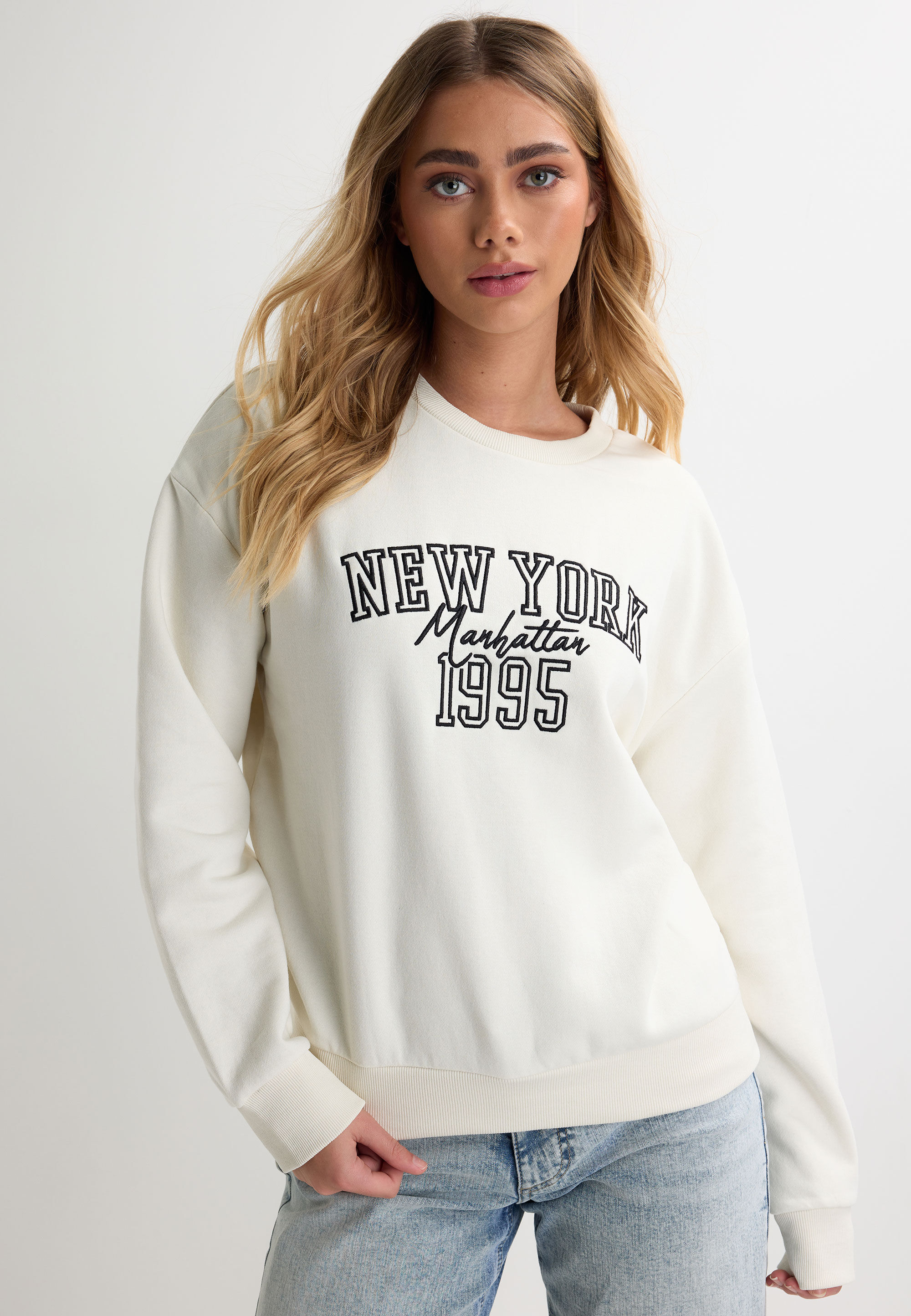 Womens Cream New York 1995 Graphic Sweatshirt